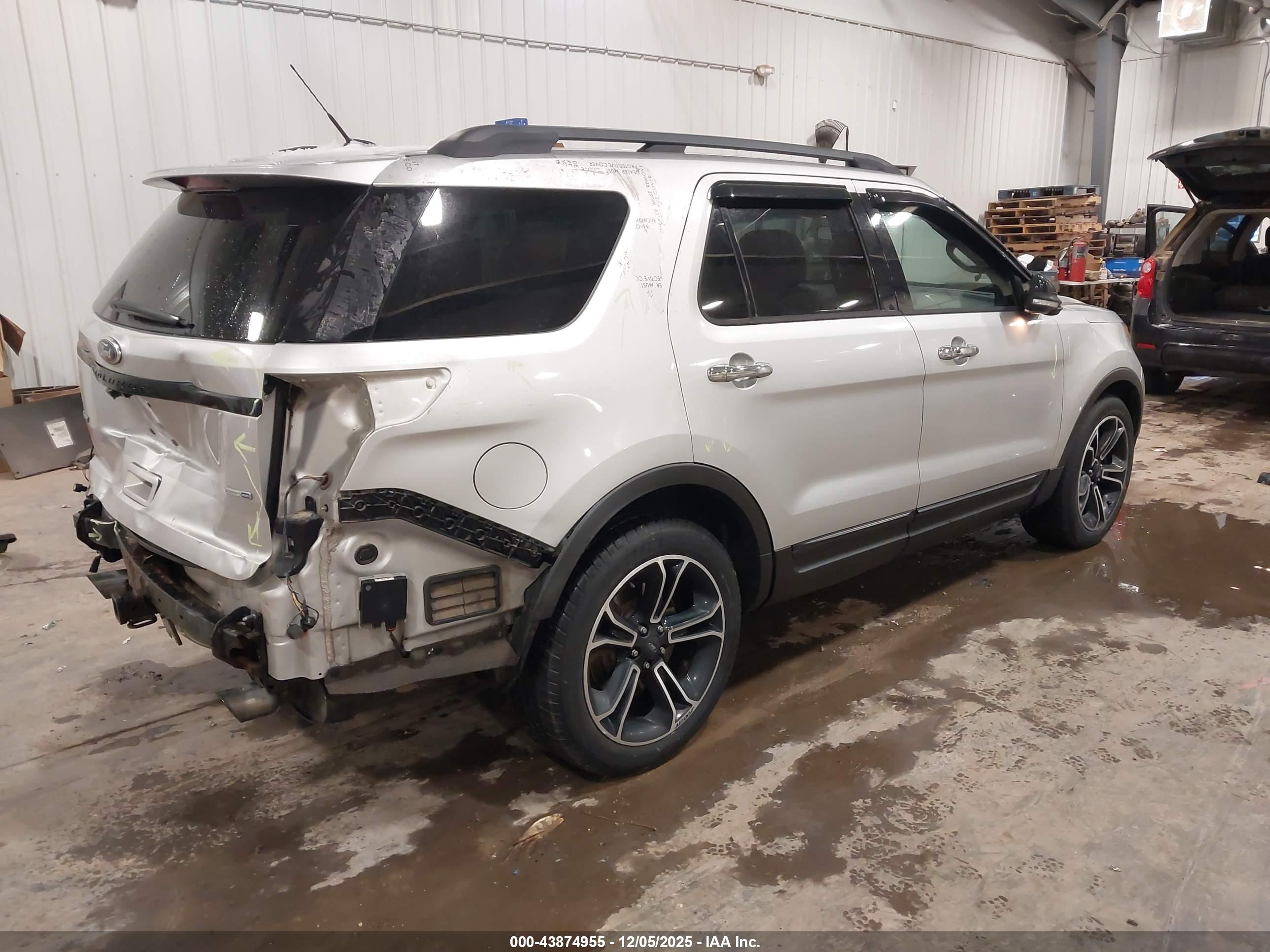FORD EXPLORER image 4