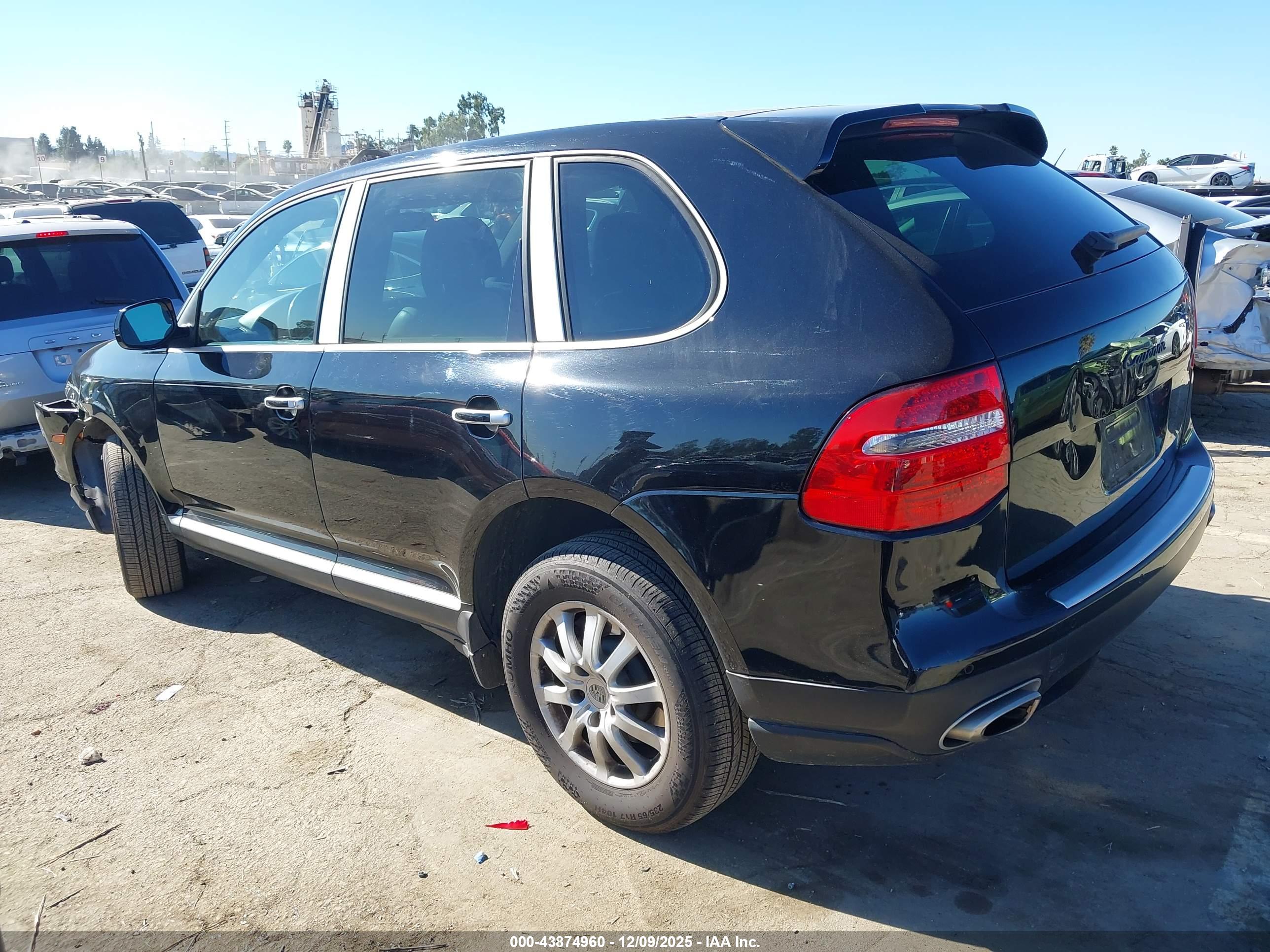 PORSCHE CAYENNE image 3