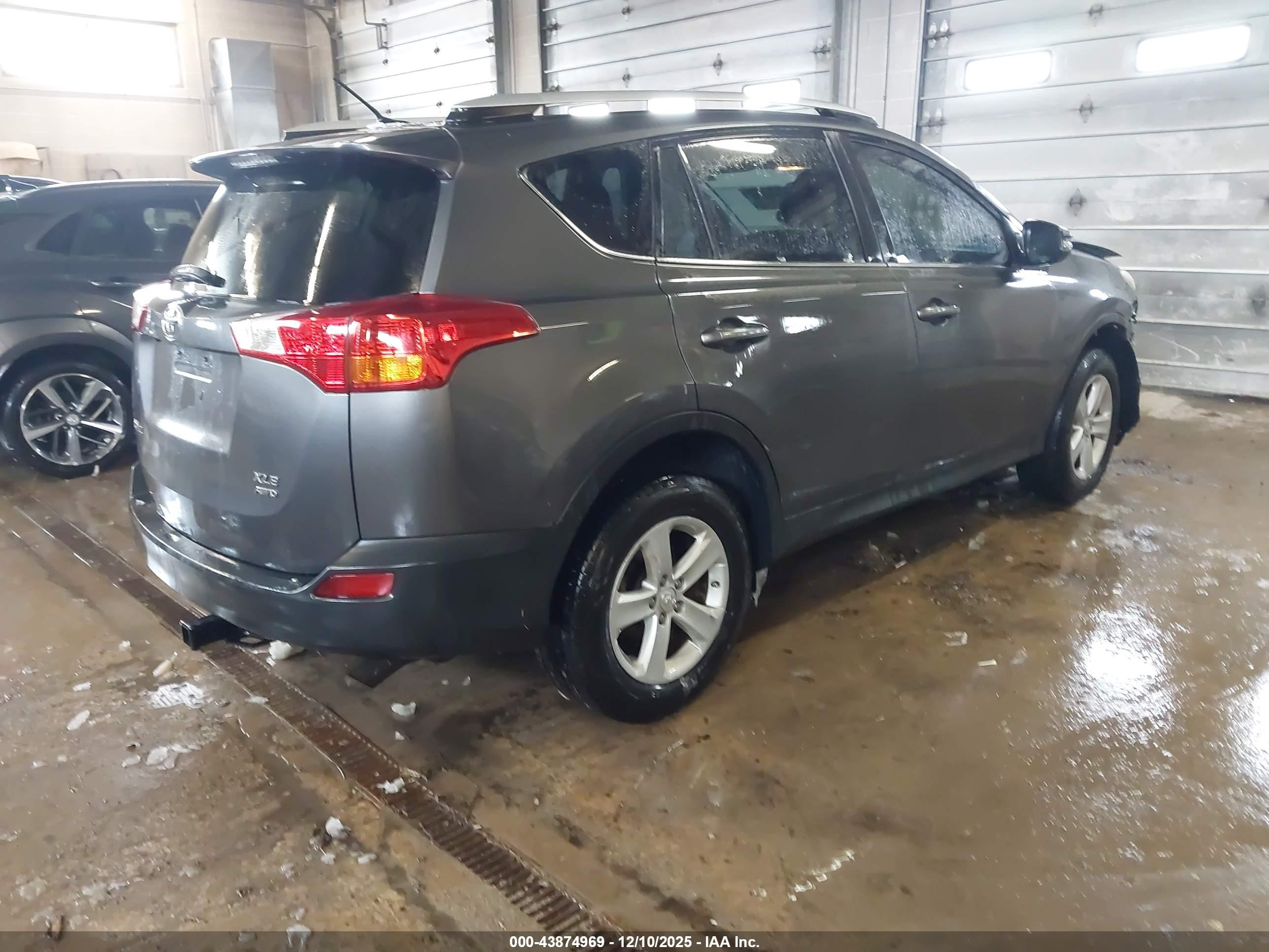 TOYOTA RAV4 image 4