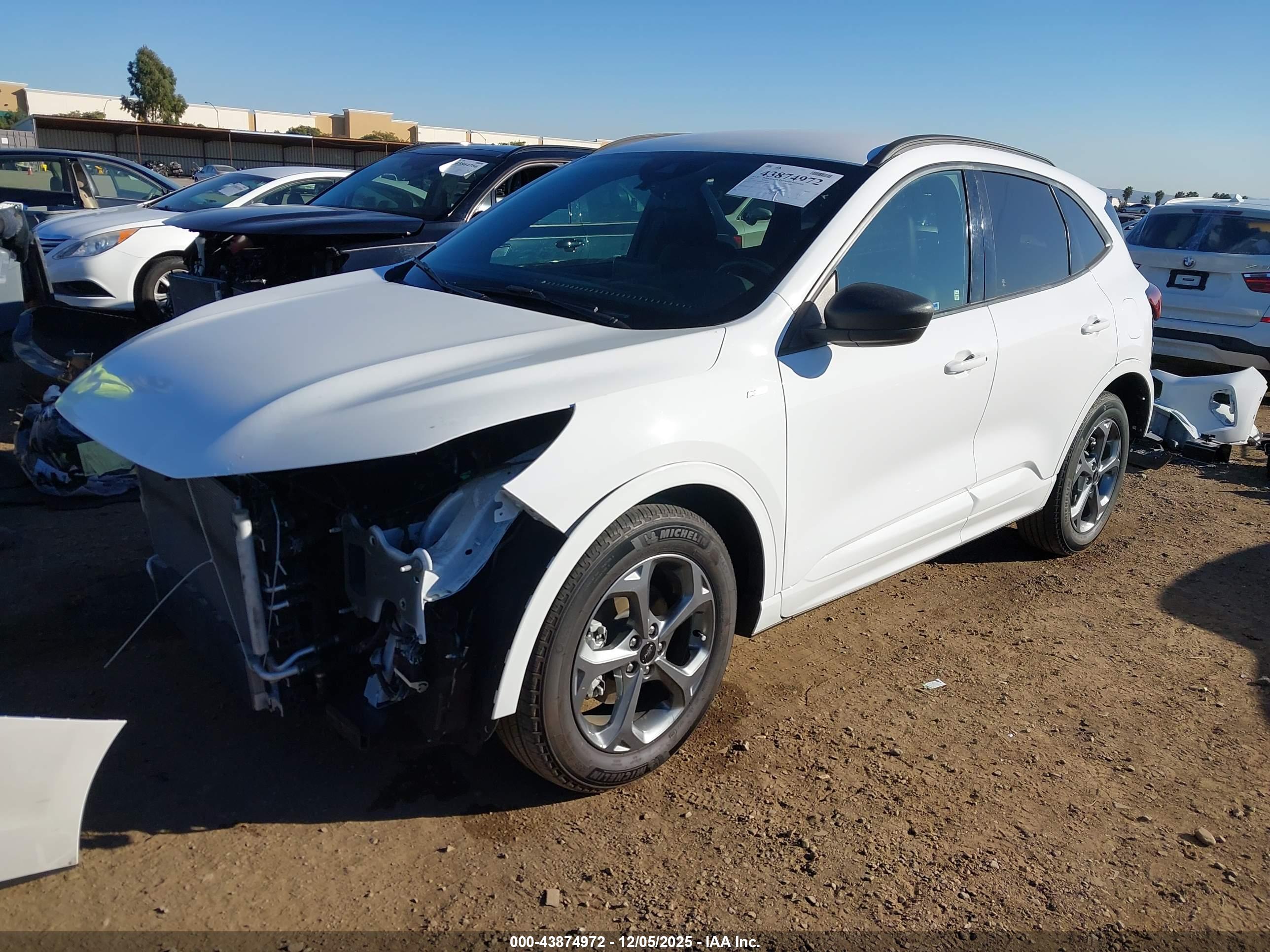 FORD ESCAPE image 2