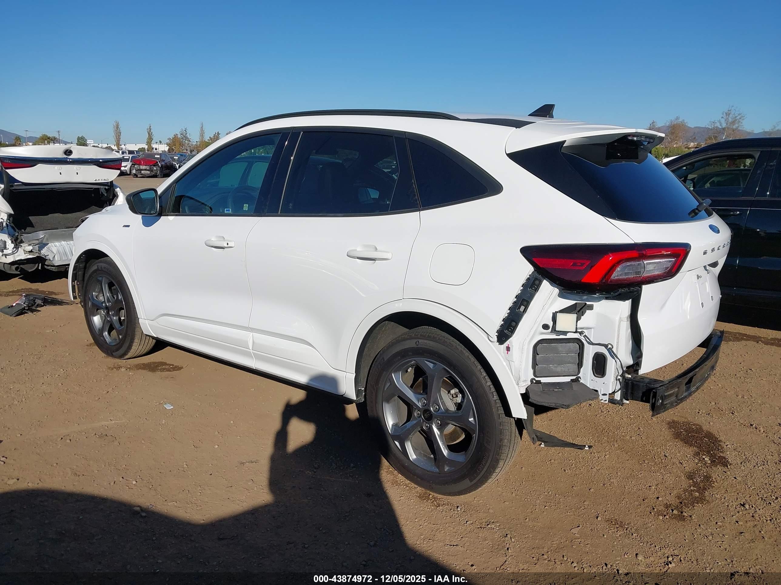 FORD ESCAPE image 3
