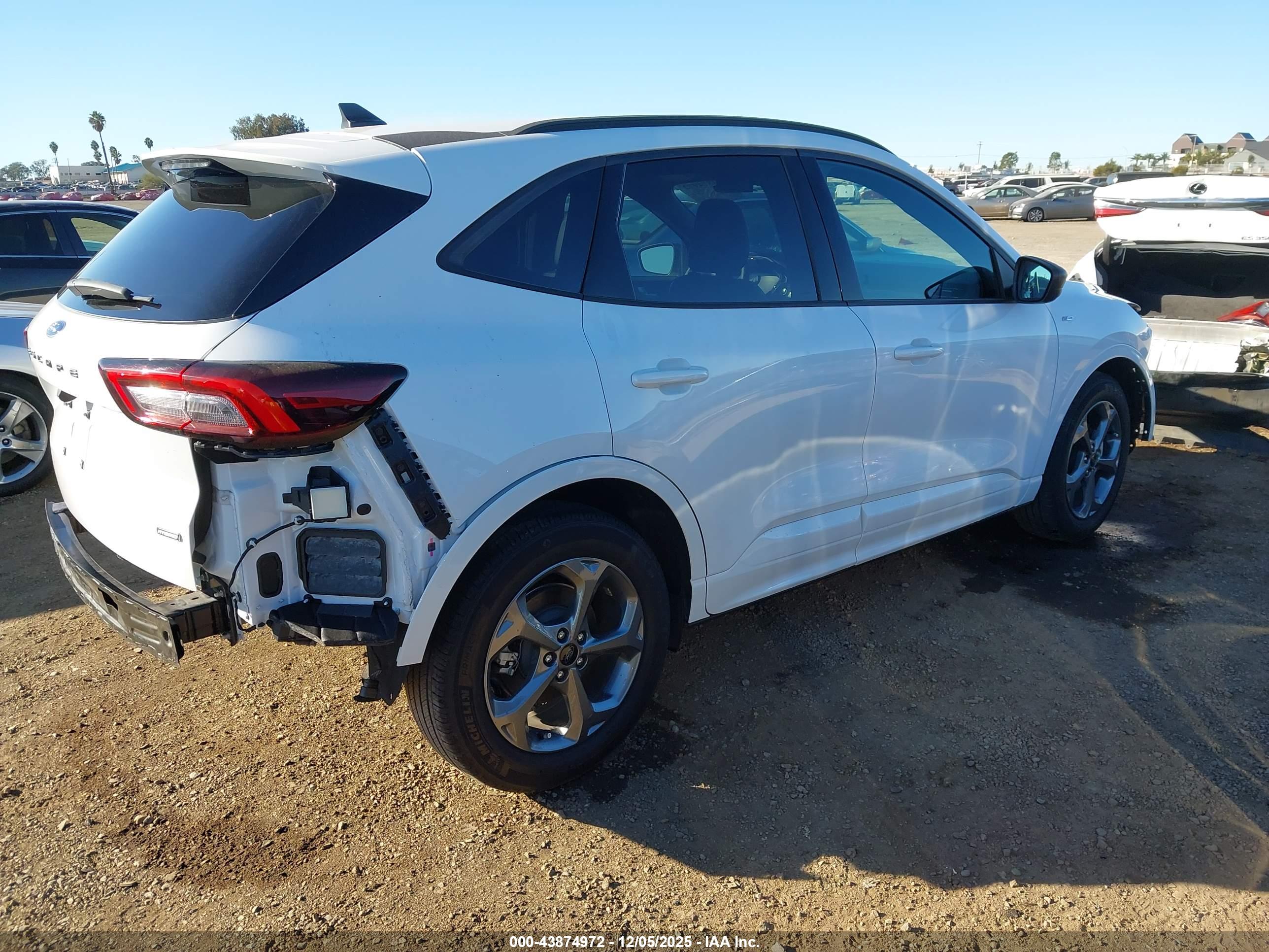 FORD ESCAPE image 4