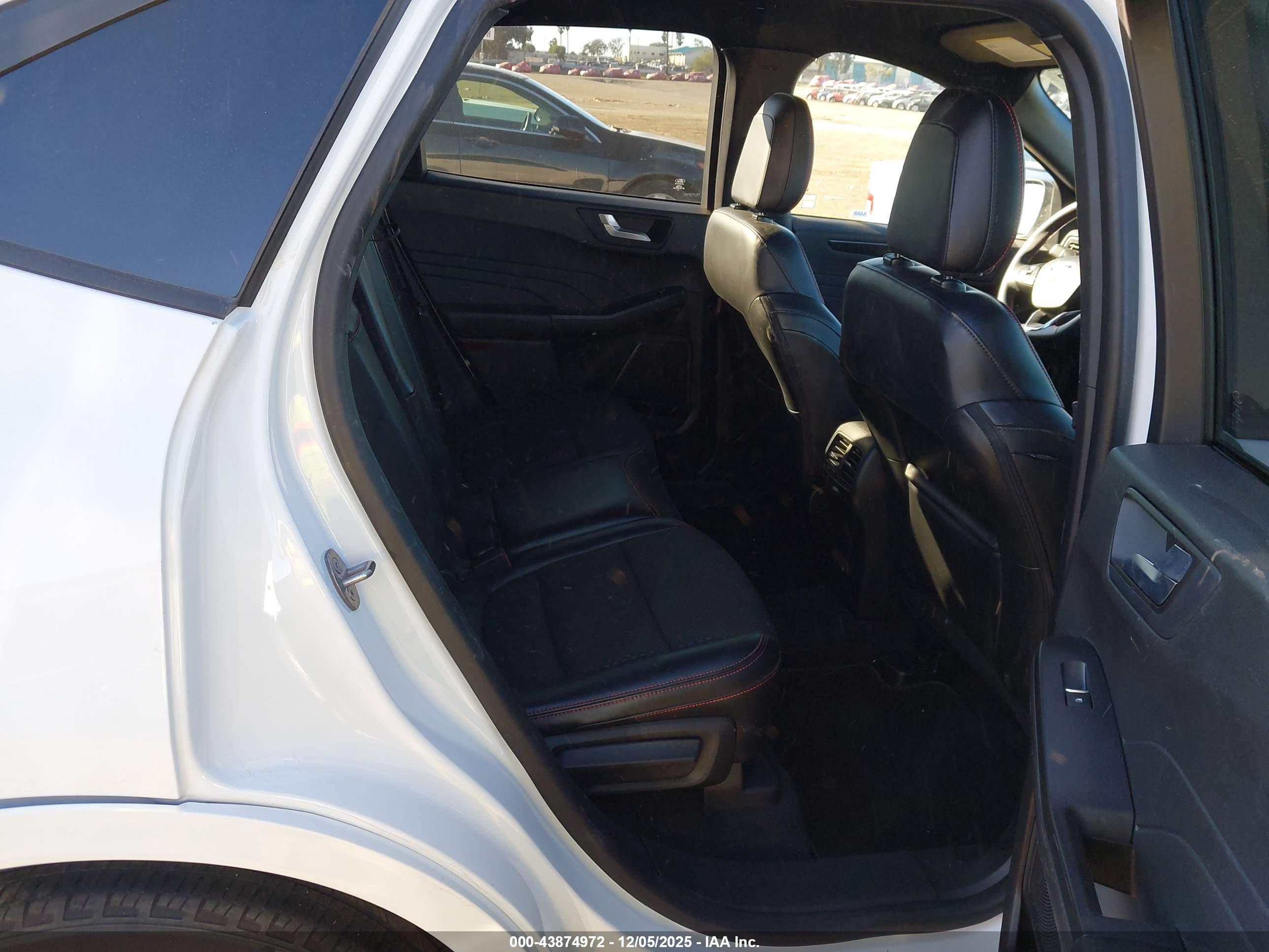 FORD ESCAPE image 8