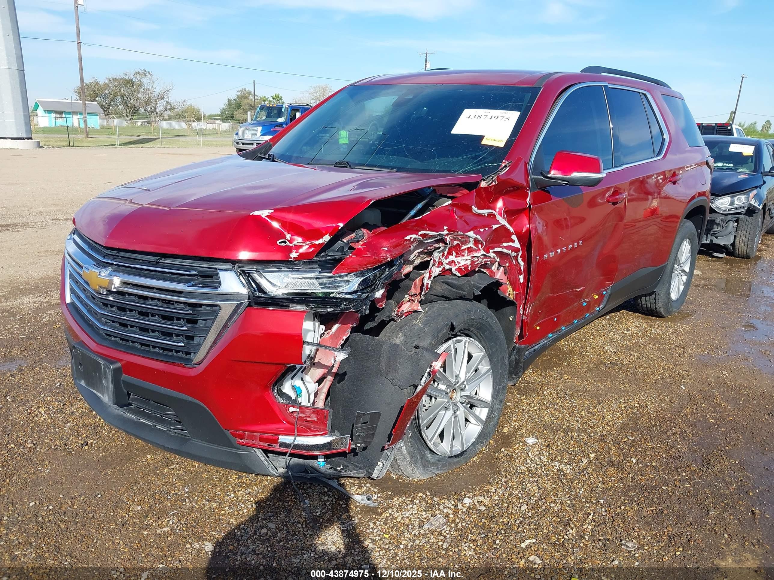 CHEVROLET TRAVERSE image 2