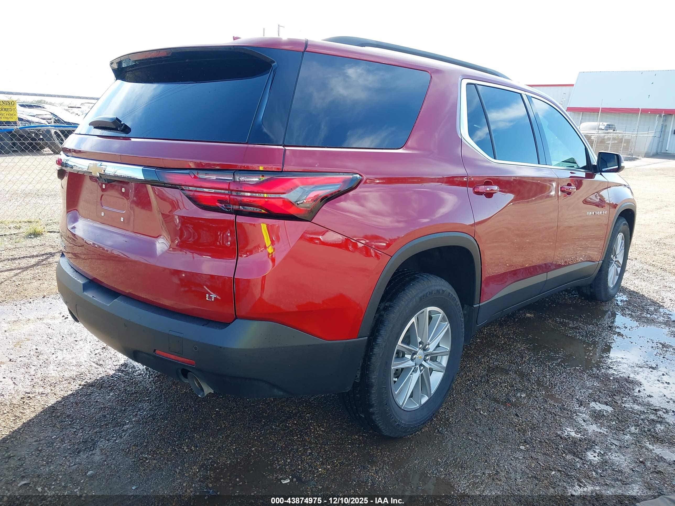 CHEVROLET TRAVERSE image 4