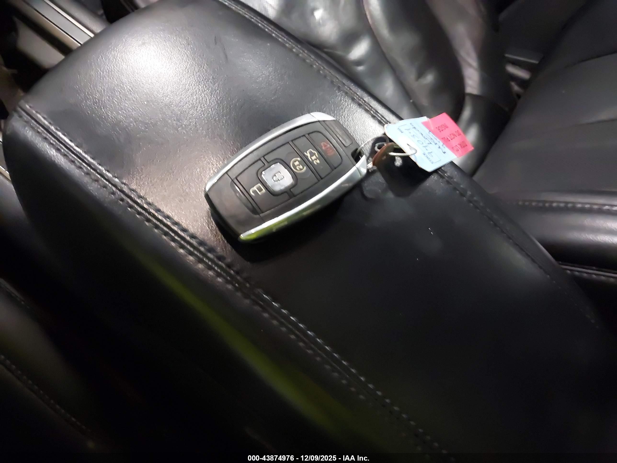 LINCOLN MKC image 11