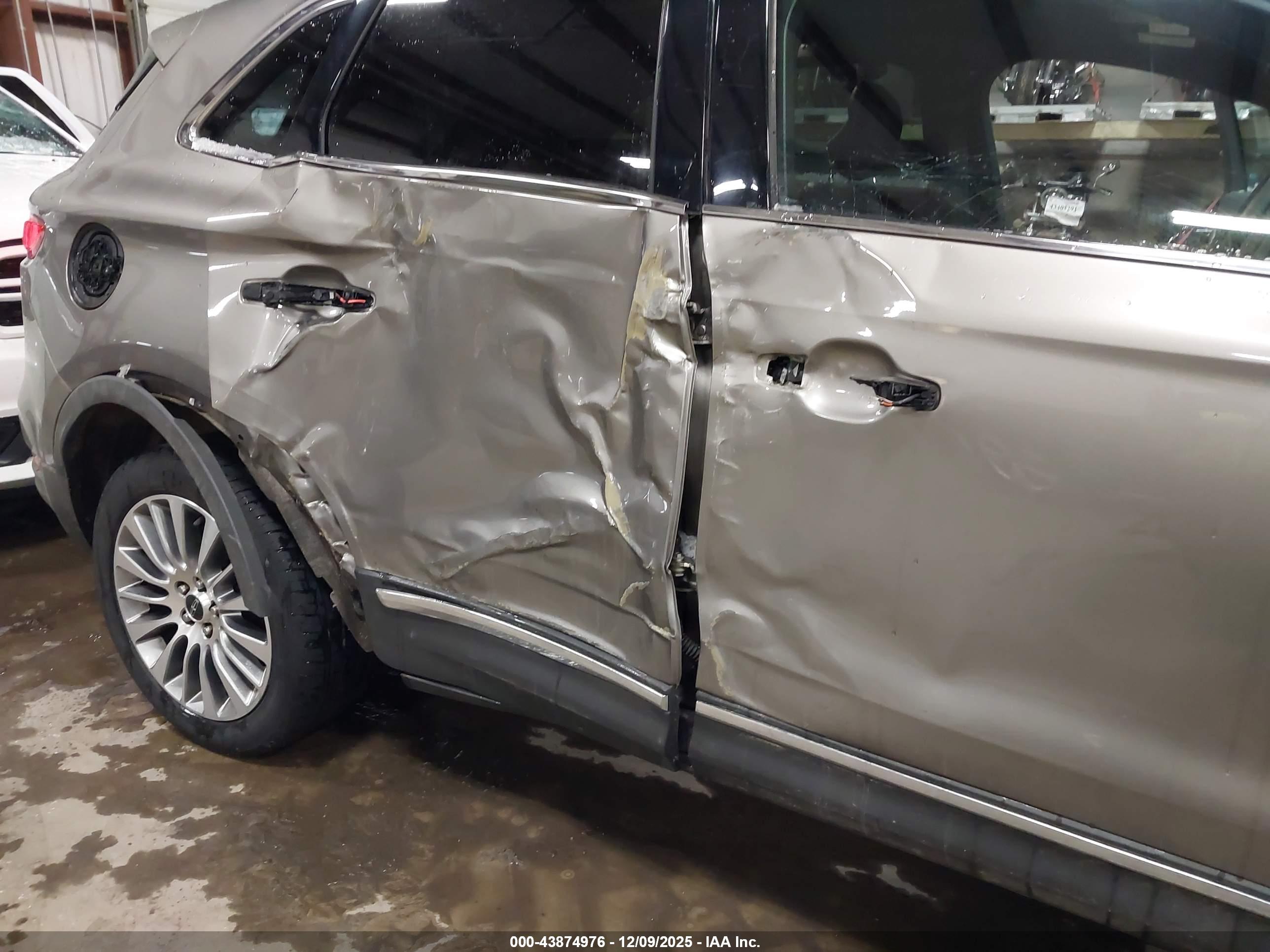LINCOLN MKC image 6