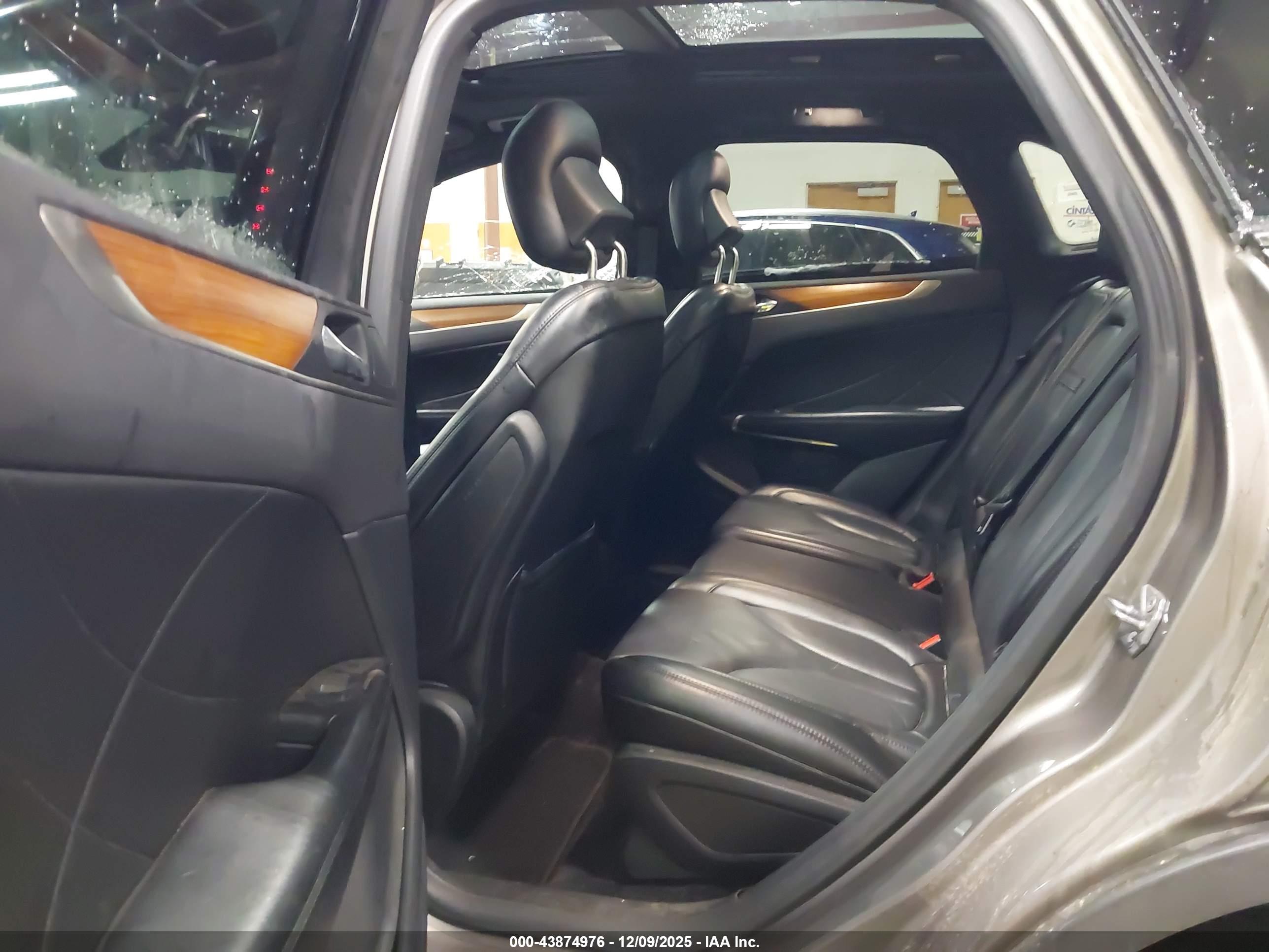 LINCOLN MKC image 8