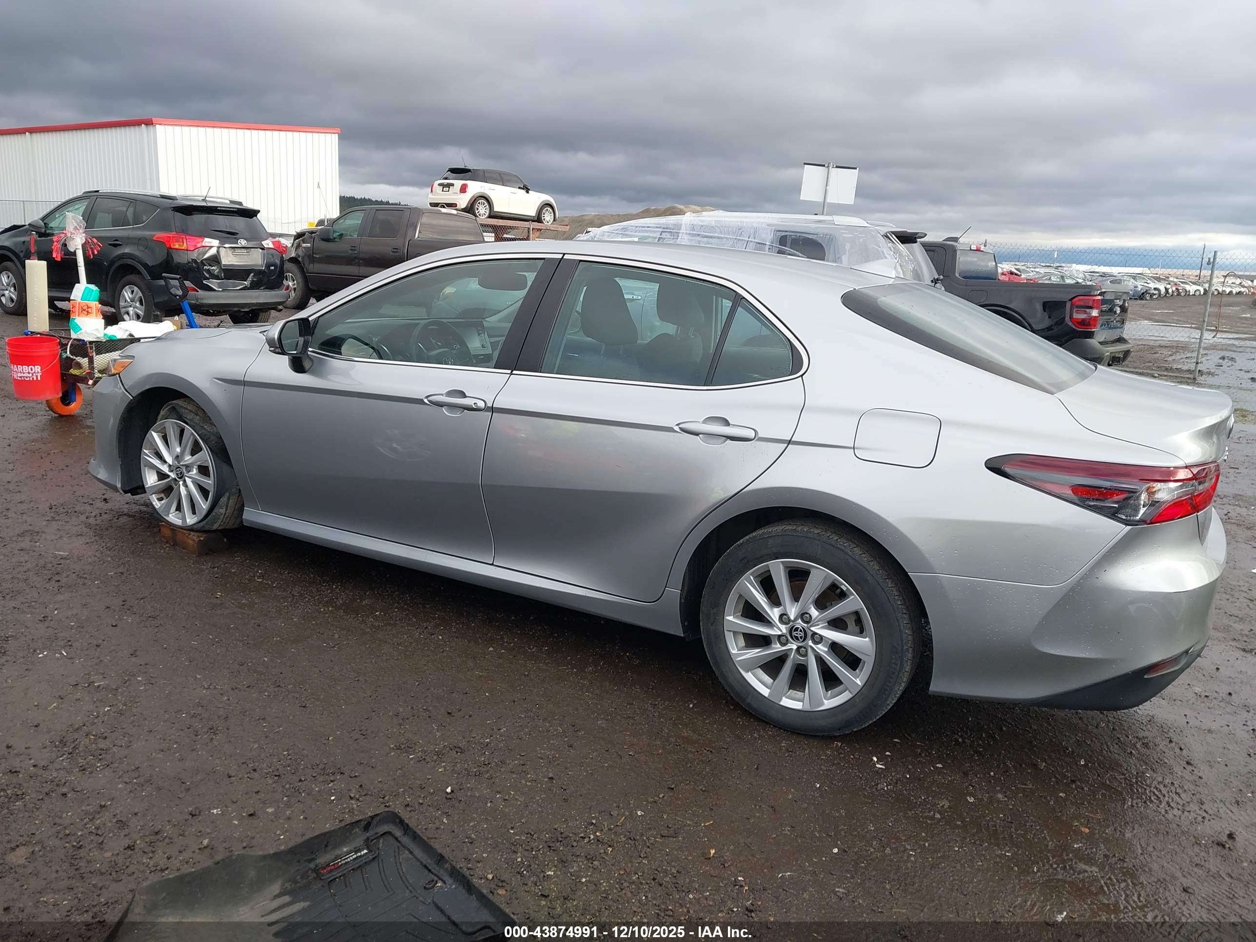 TOYOTA CAMRY image 3
