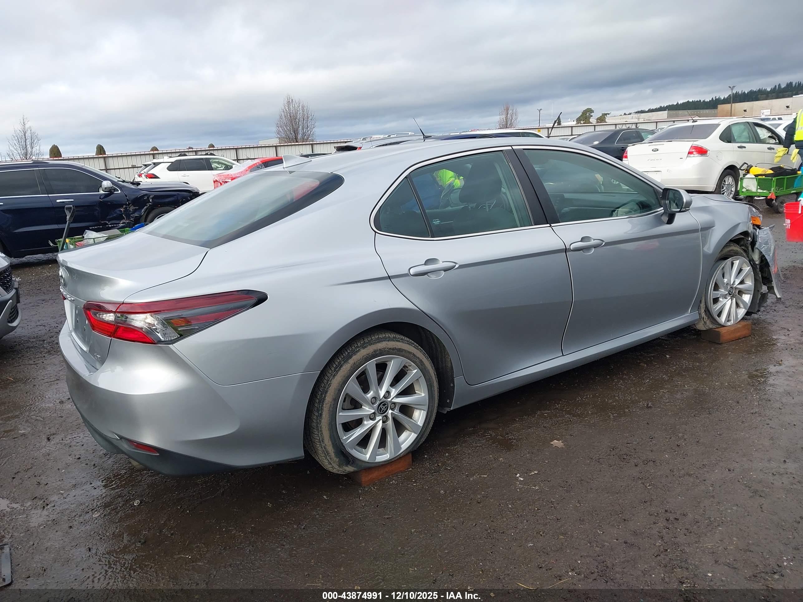 TOYOTA CAMRY image 4