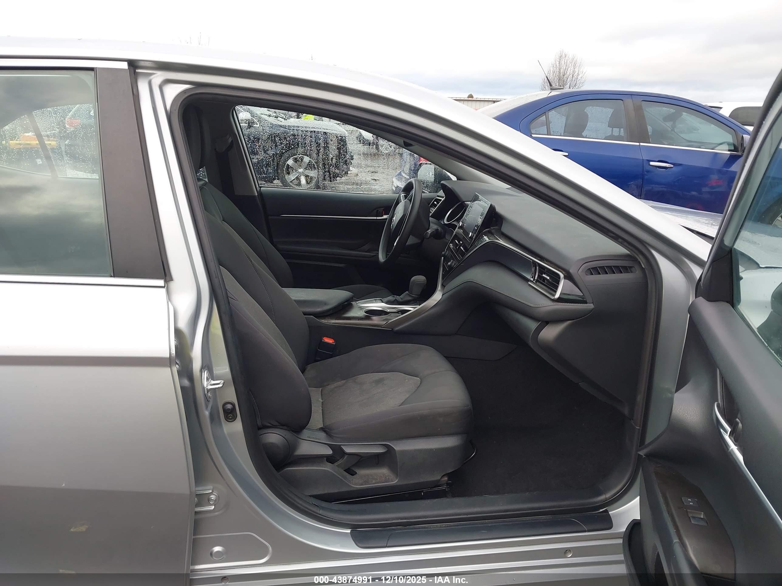 TOYOTA CAMRY image 5
