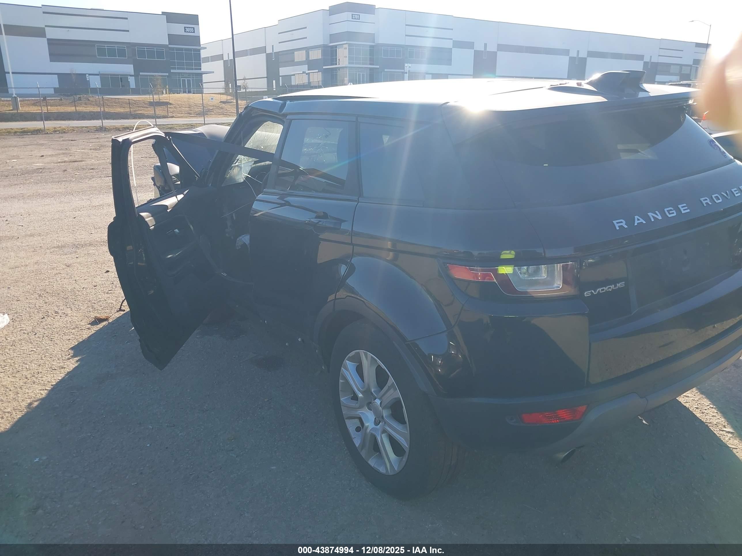 LAND ROVER image 3