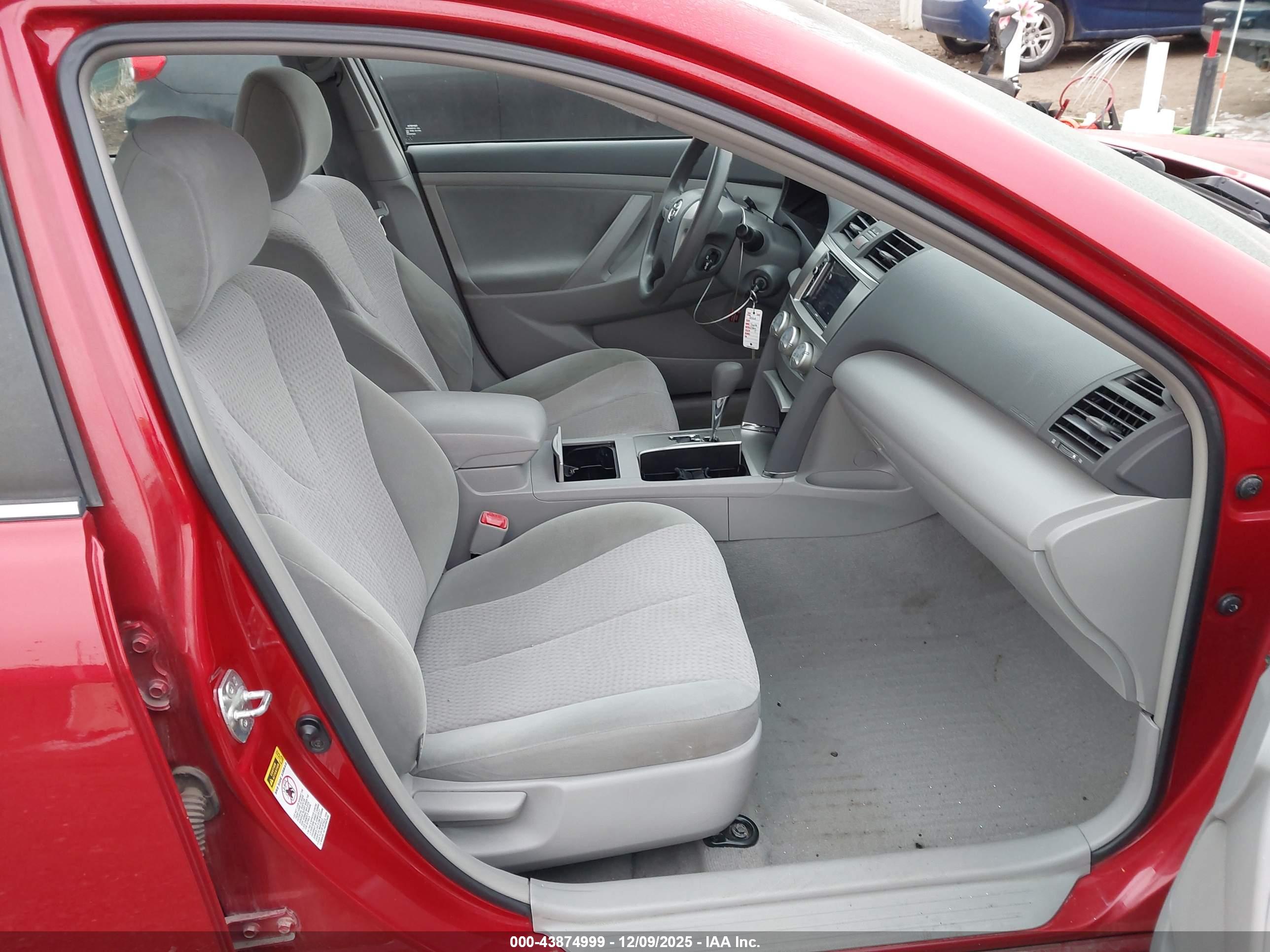 TOYOTA CAMRY image 5