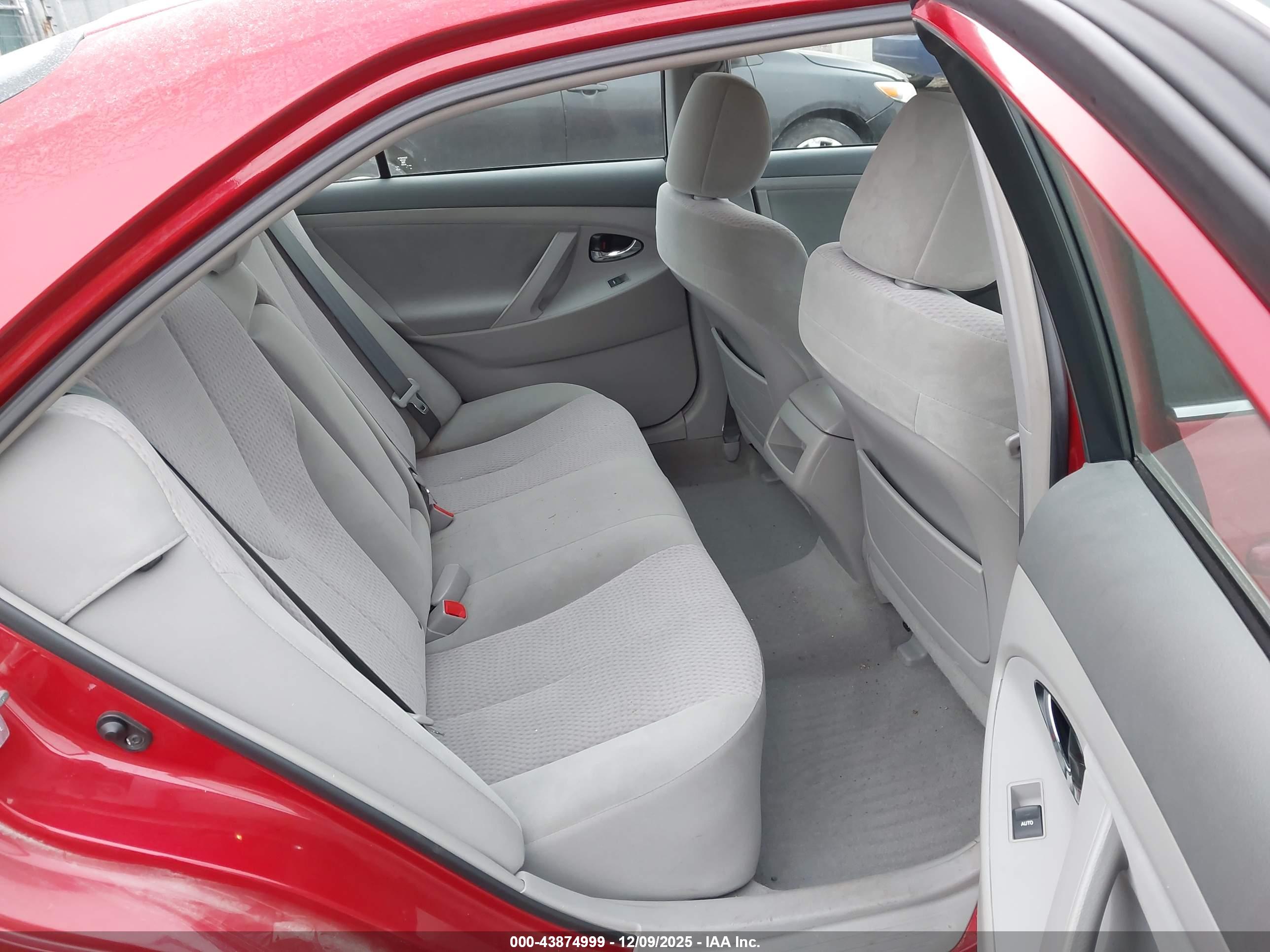 TOYOTA CAMRY image 8
