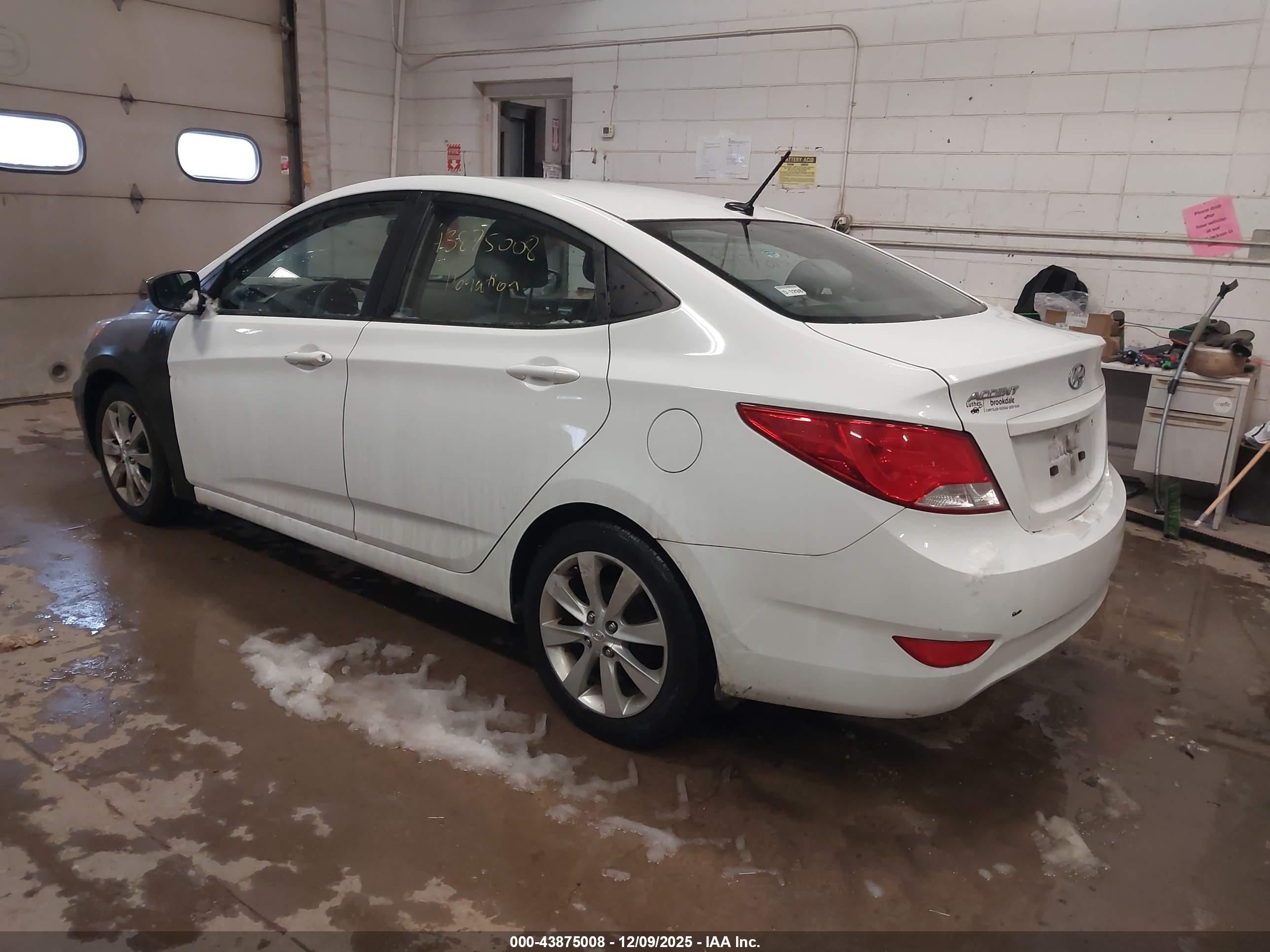 HYUNDAI ACCENT image 3