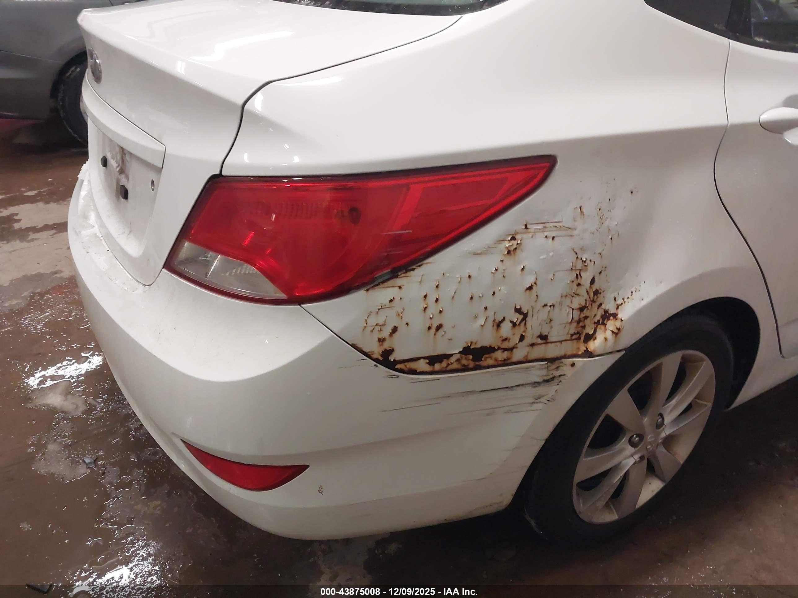 HYUNDAI ACCENT image 6