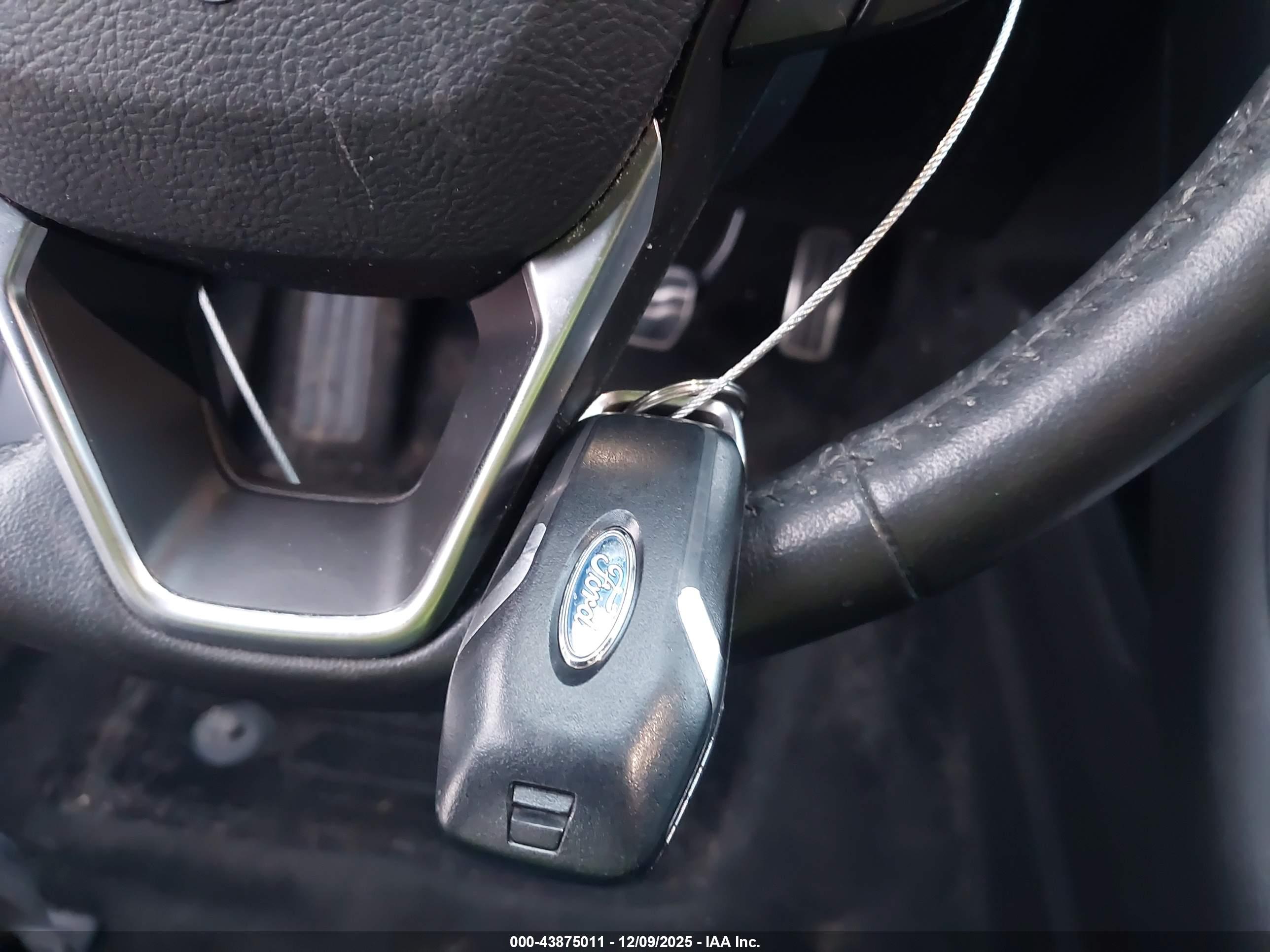FORD FUSION image 11