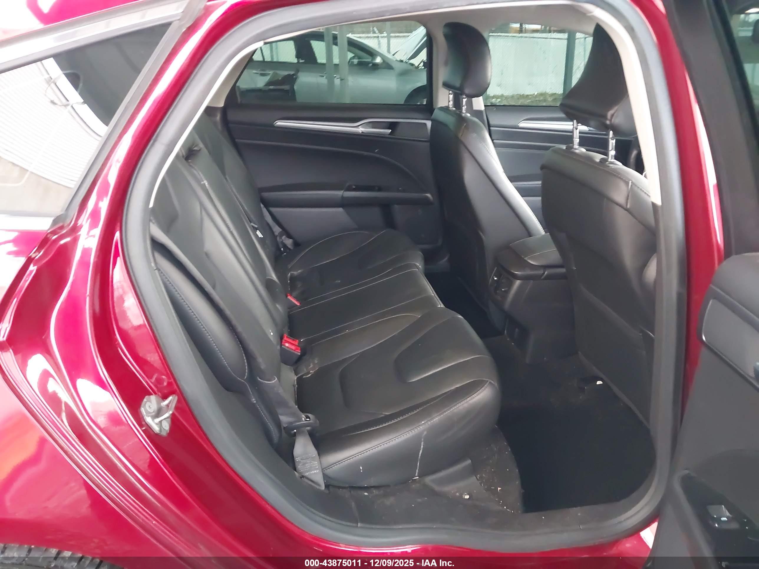 FORD FUSION image 8