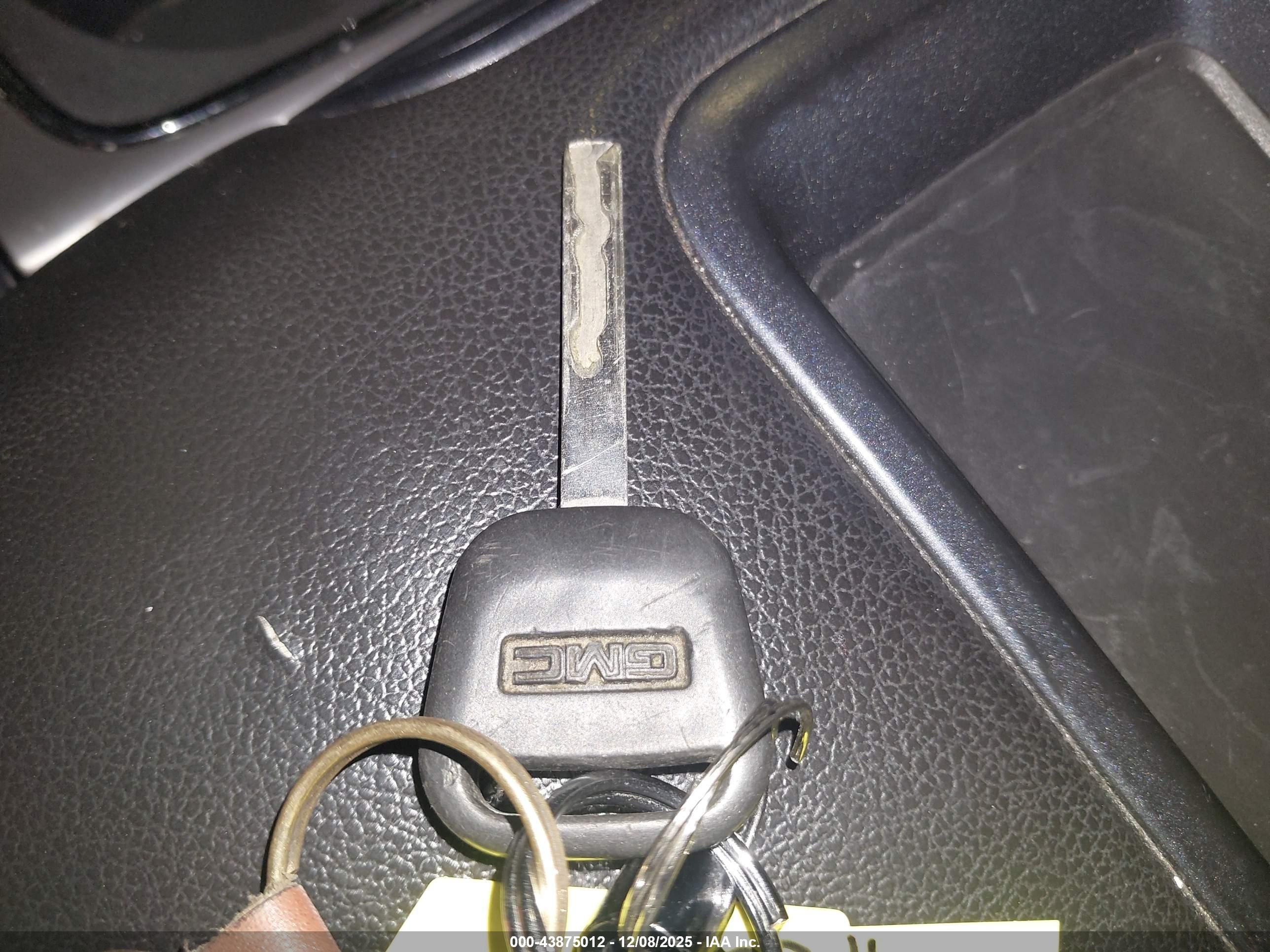 GMC SIERRA image 11