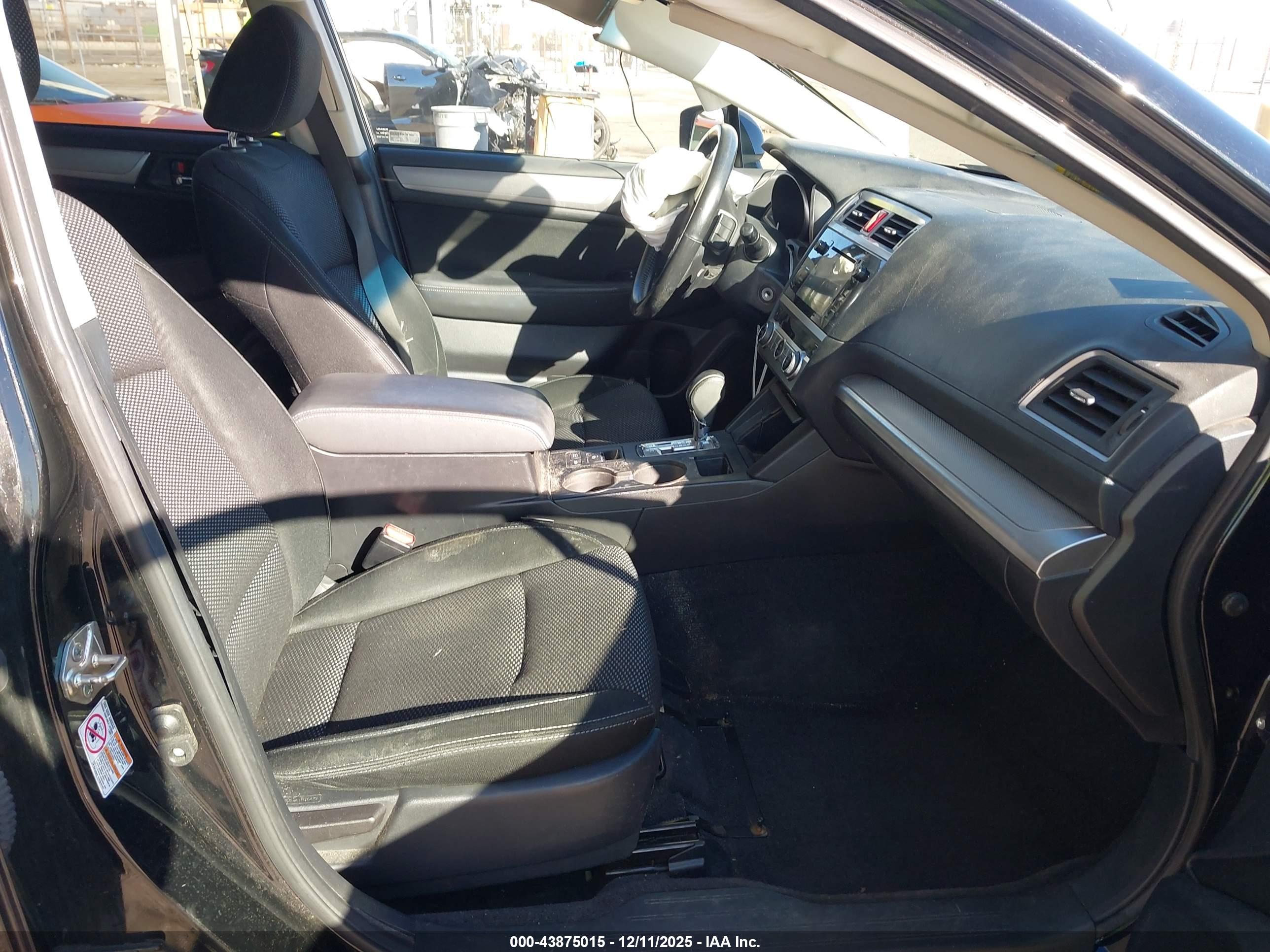 SUBARU OUTBACK image 5