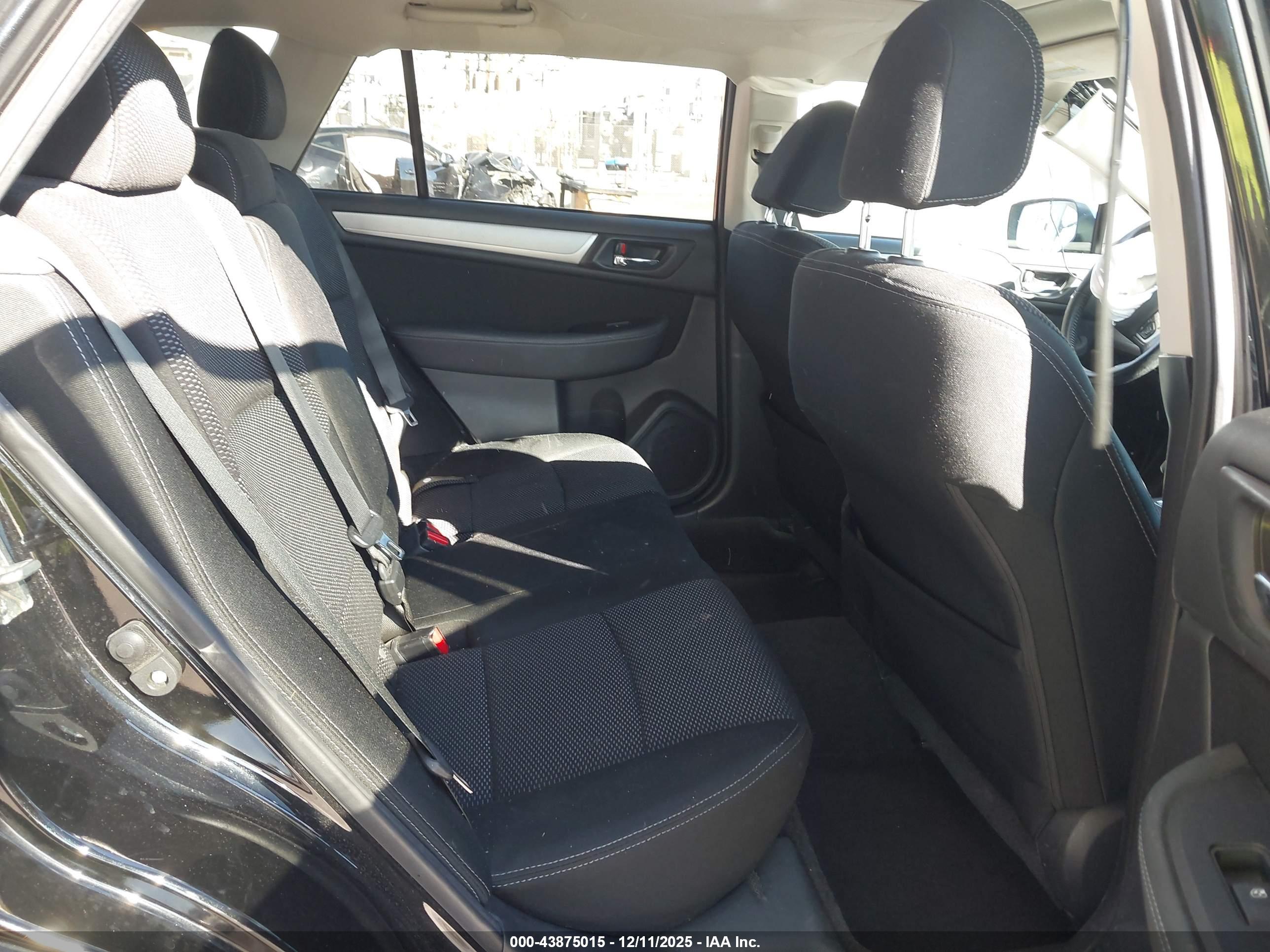 SUBARU OUTBACK image 8