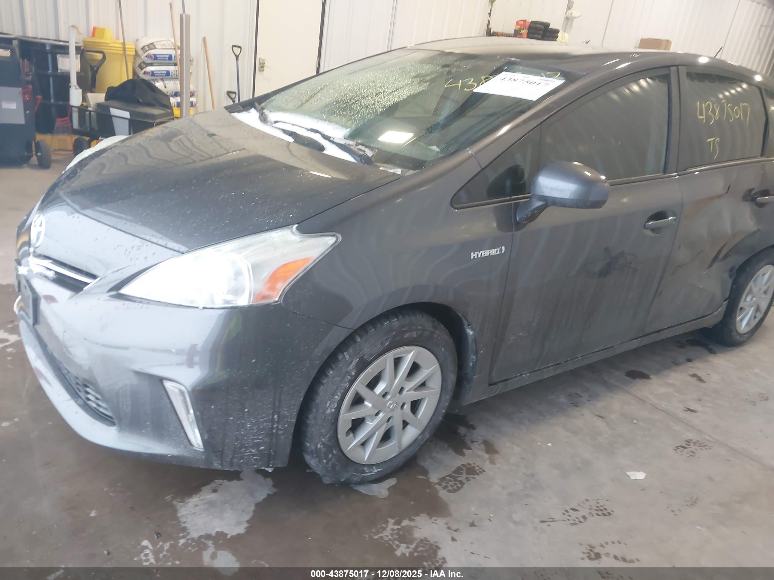 TOYOTA PRIUS image 2