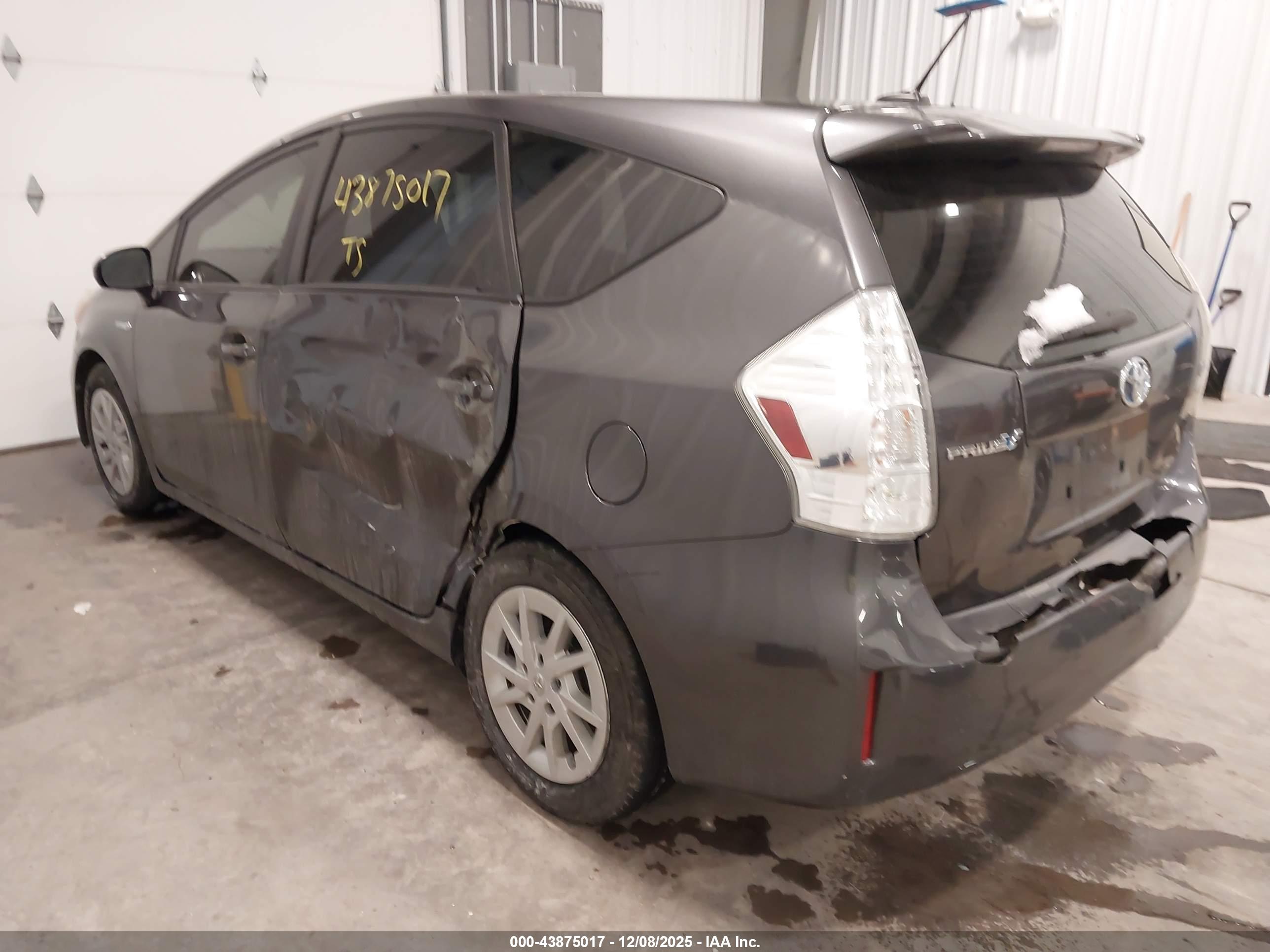 TOYOTA PRIUS image 3