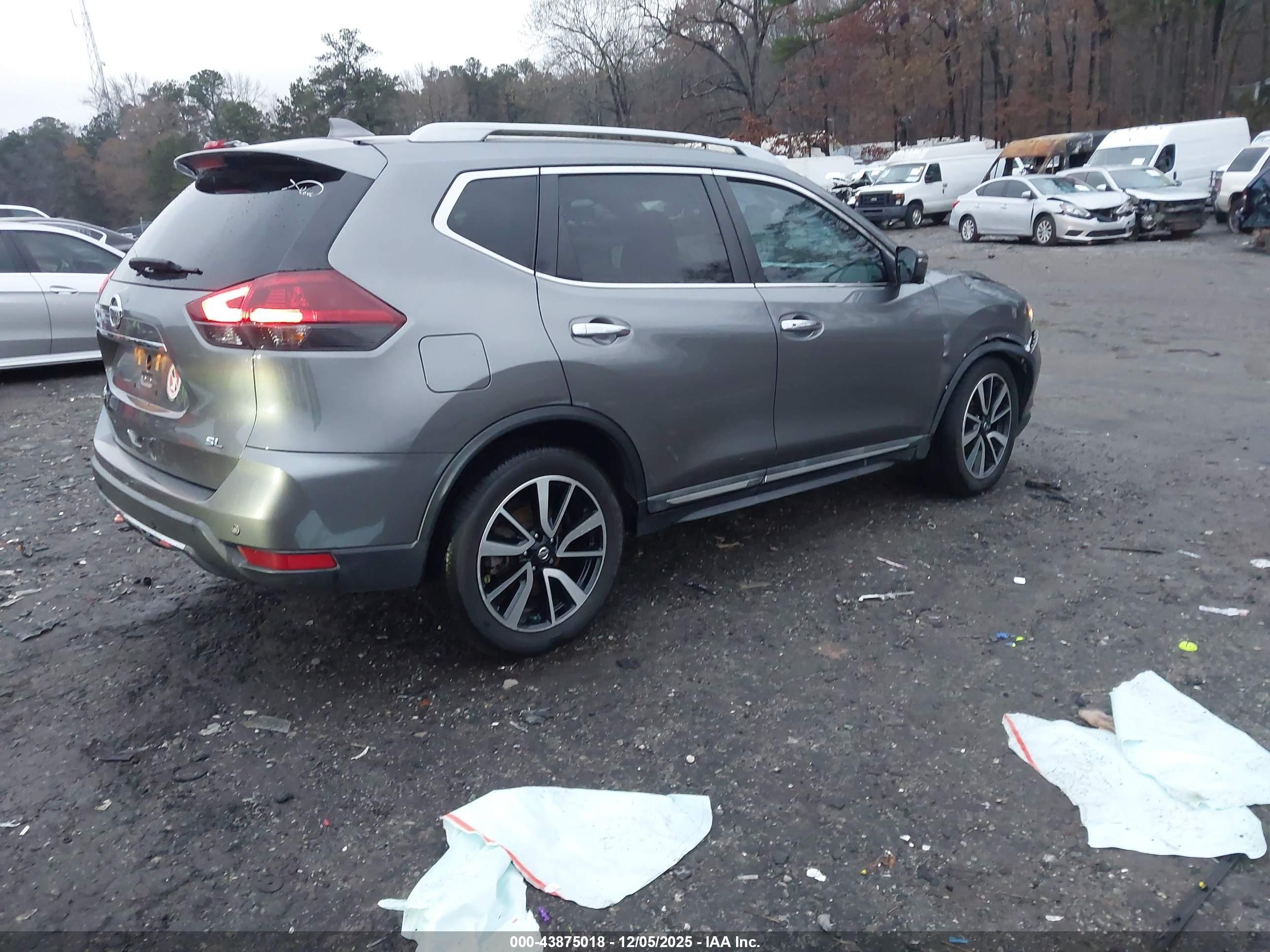NISSAN ROGUE image 4