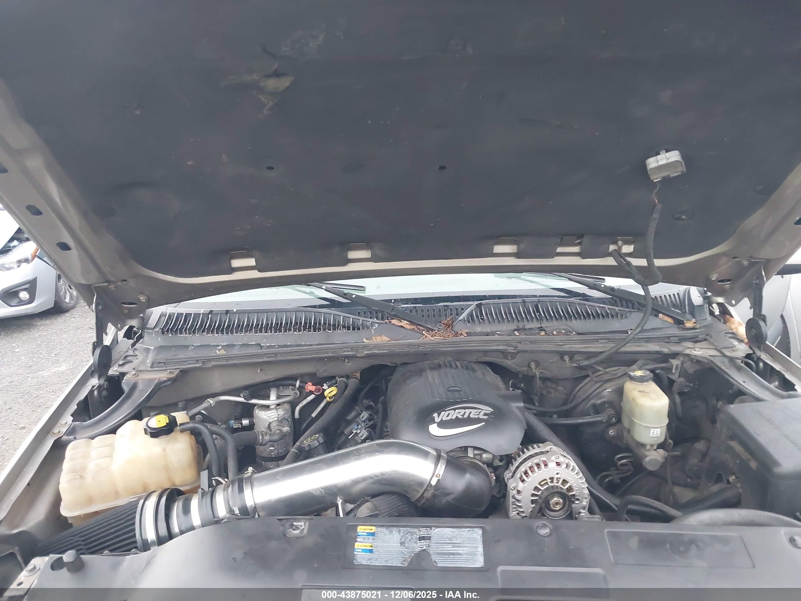 CHEVROLET TAHOE image 10