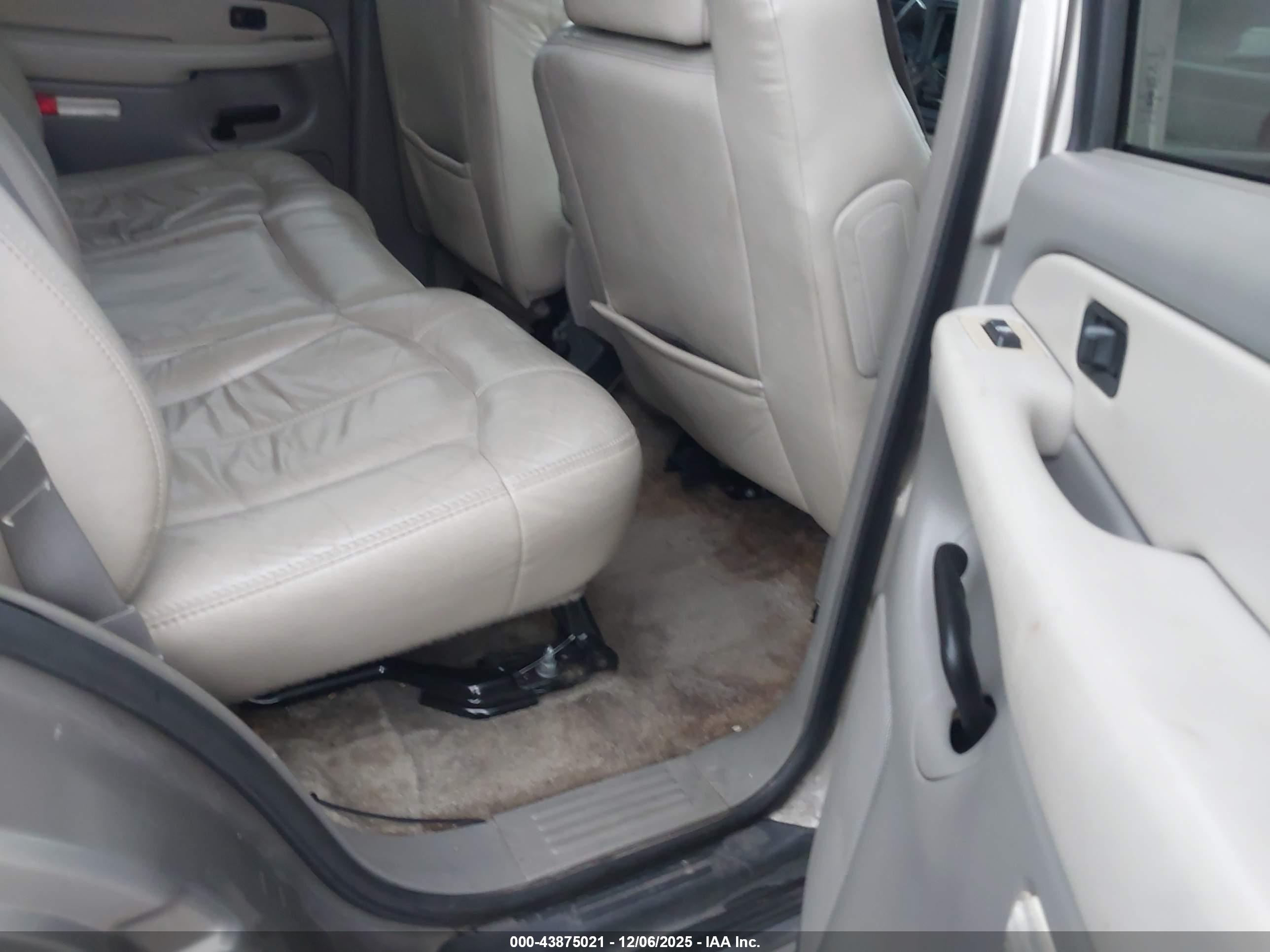 CHEVROLET TAHOE image 8