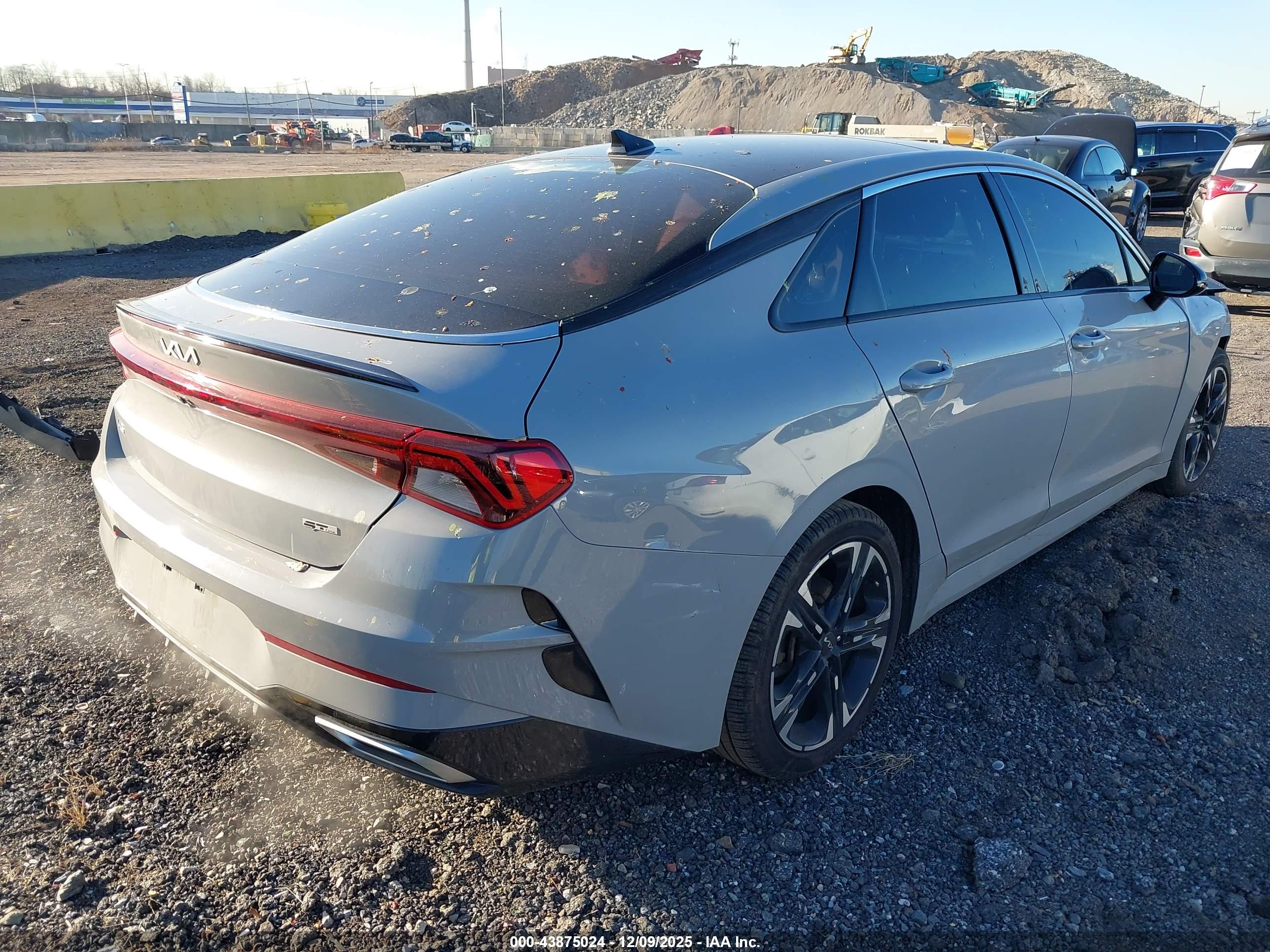 KIA K5 image 4