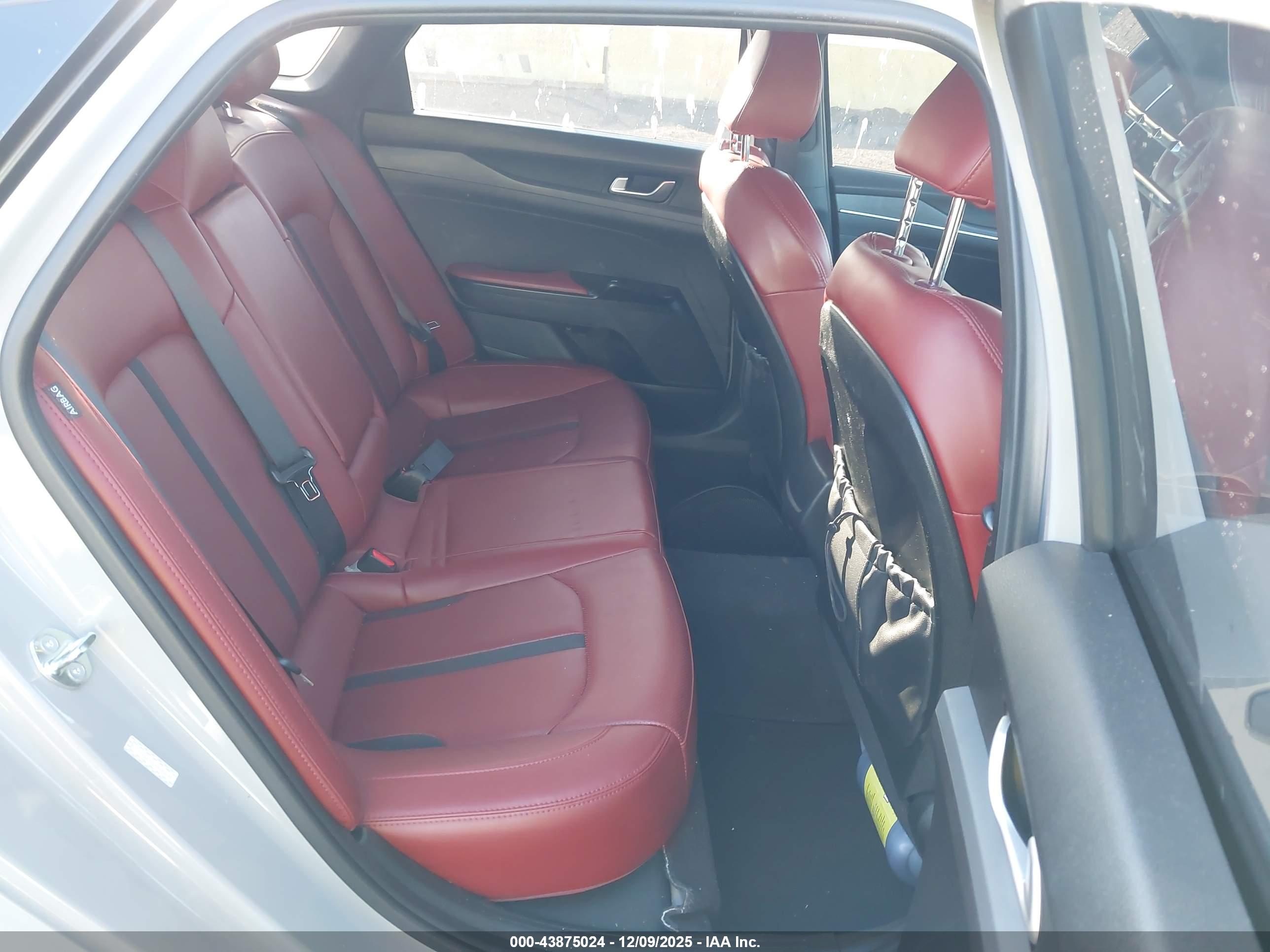KIA K5 image 8