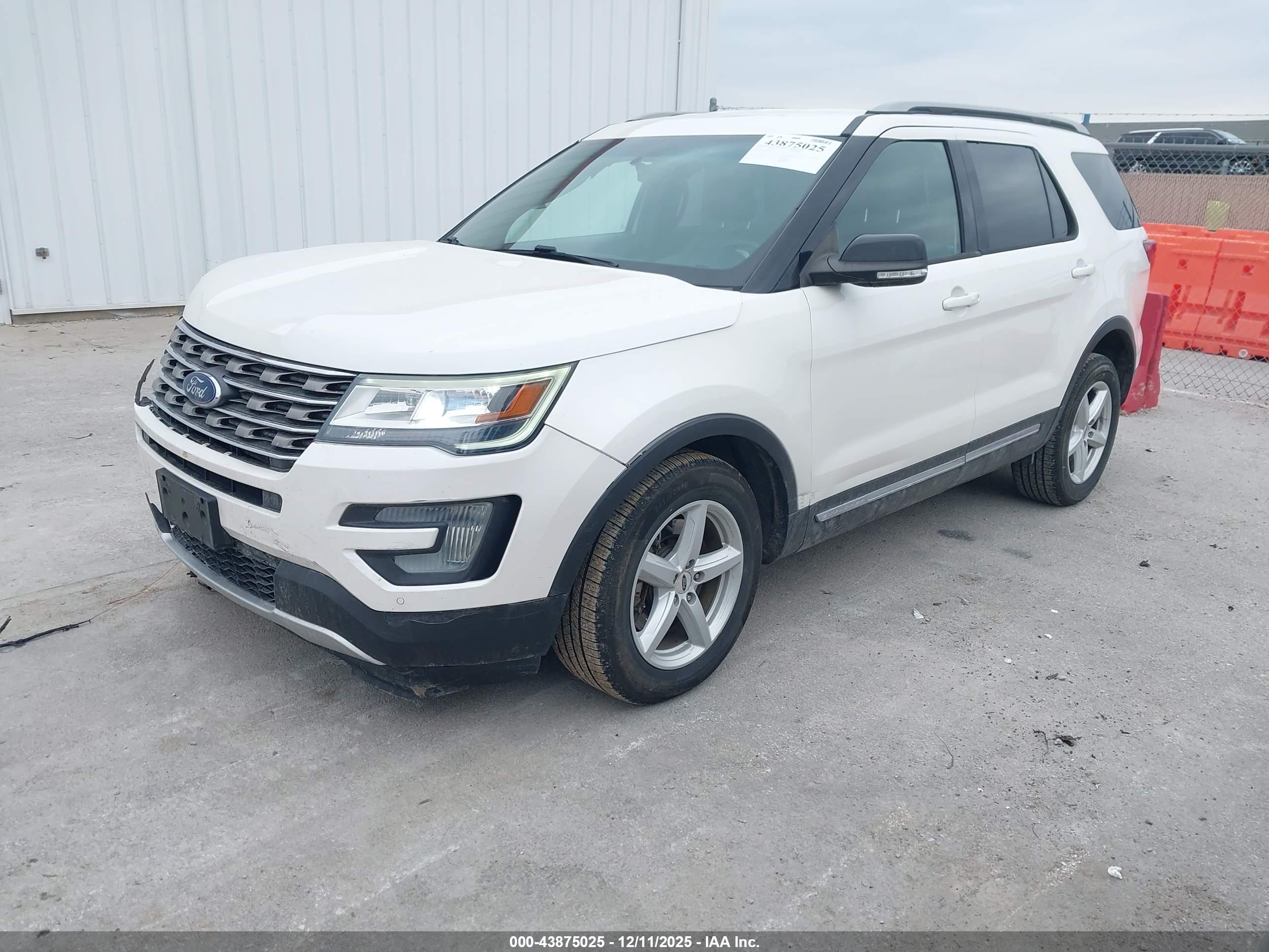 FORD EXPLORER image 2