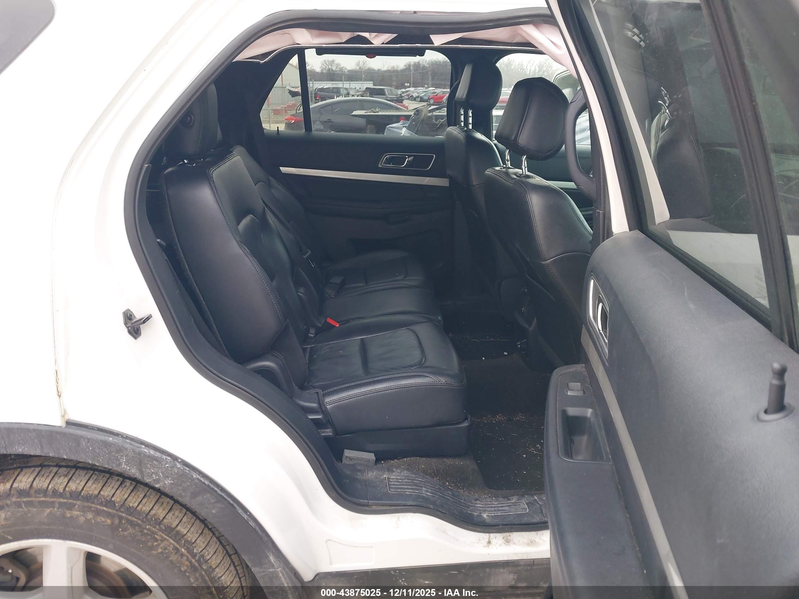 FORD EXPLORER image 8