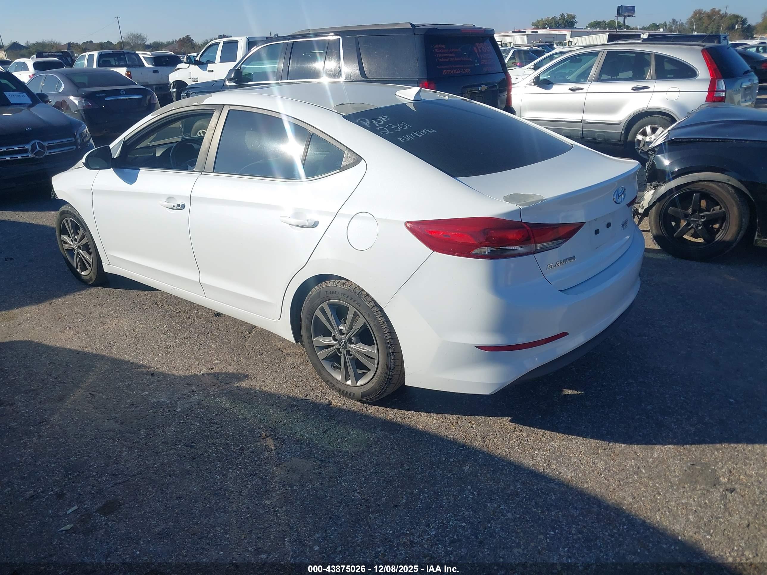 HYUNDAI ELANTRA image 3