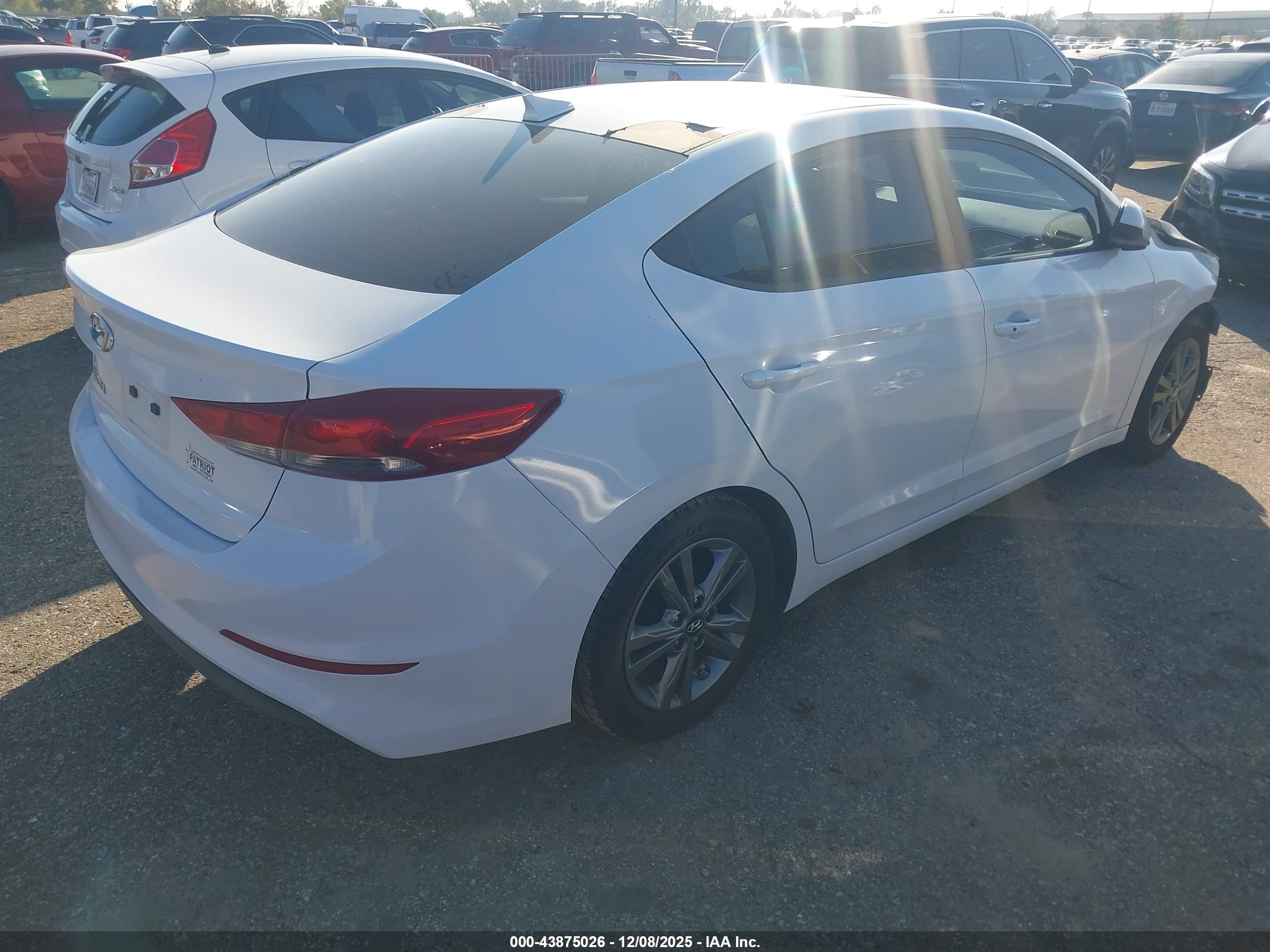HYUNDAI ELANTRA image 4