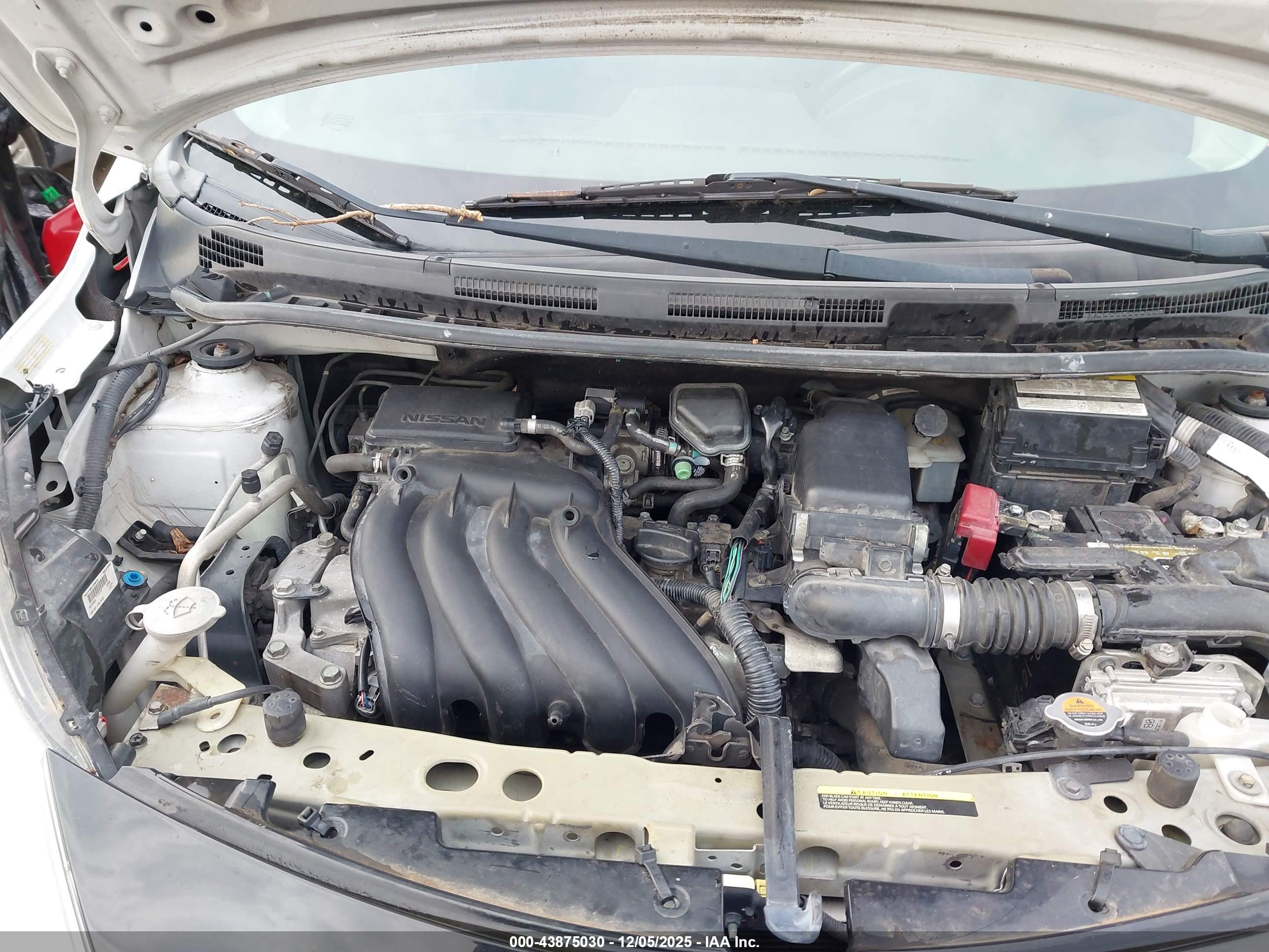 NISSAN VERSA image 10