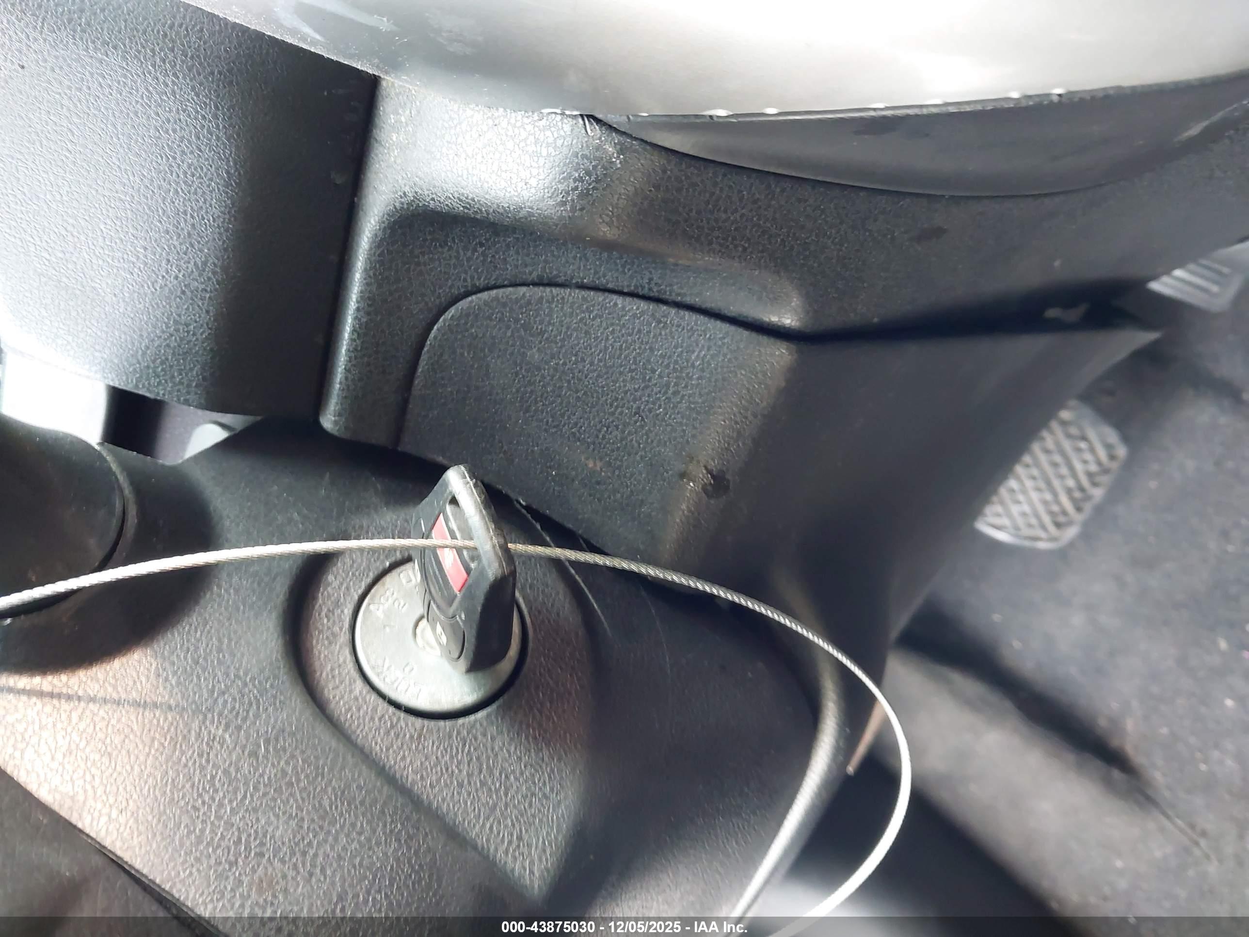 NISSAN VERSA image 11