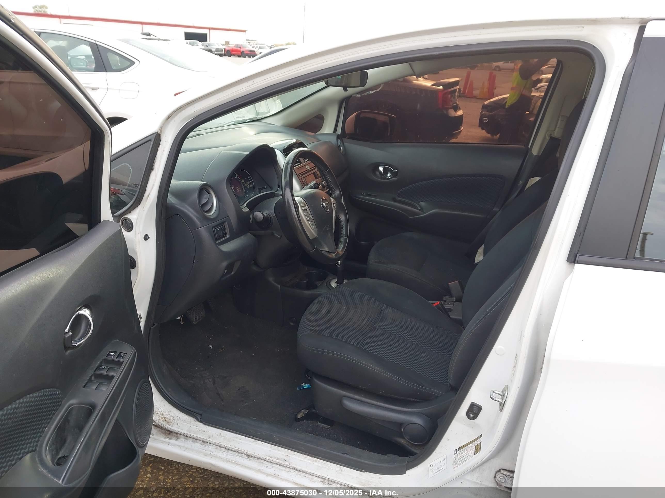 NISSAN VERSA image 5