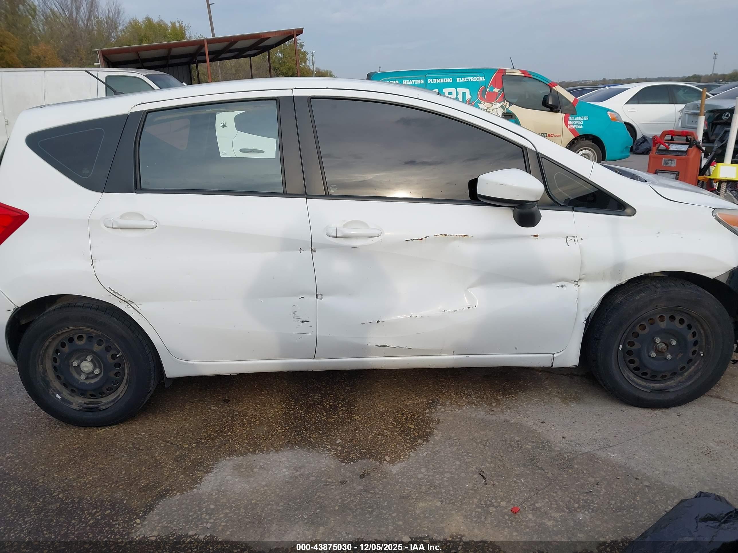 NISSAN VERSA image 6