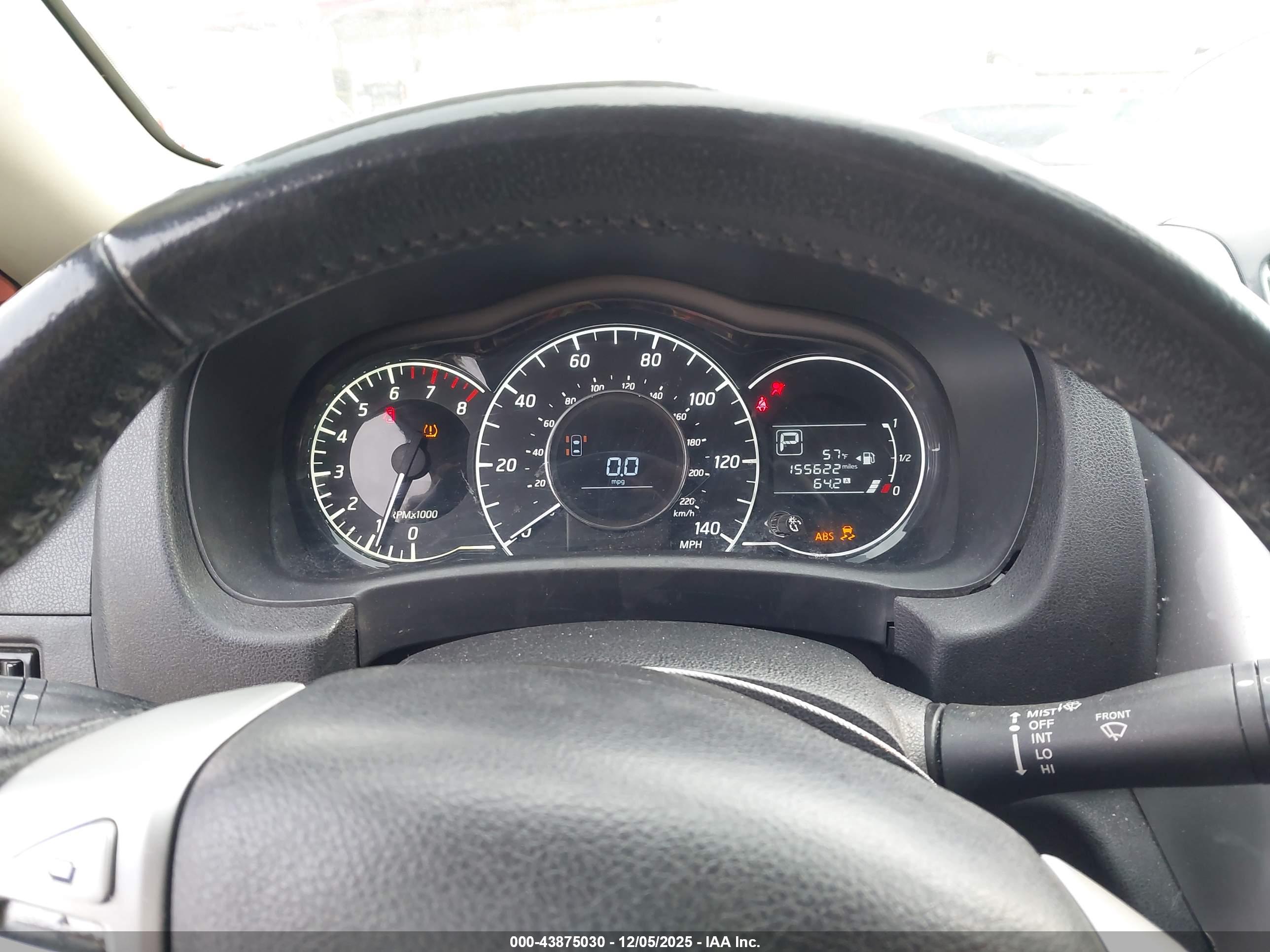NISSAN VERSA image 7