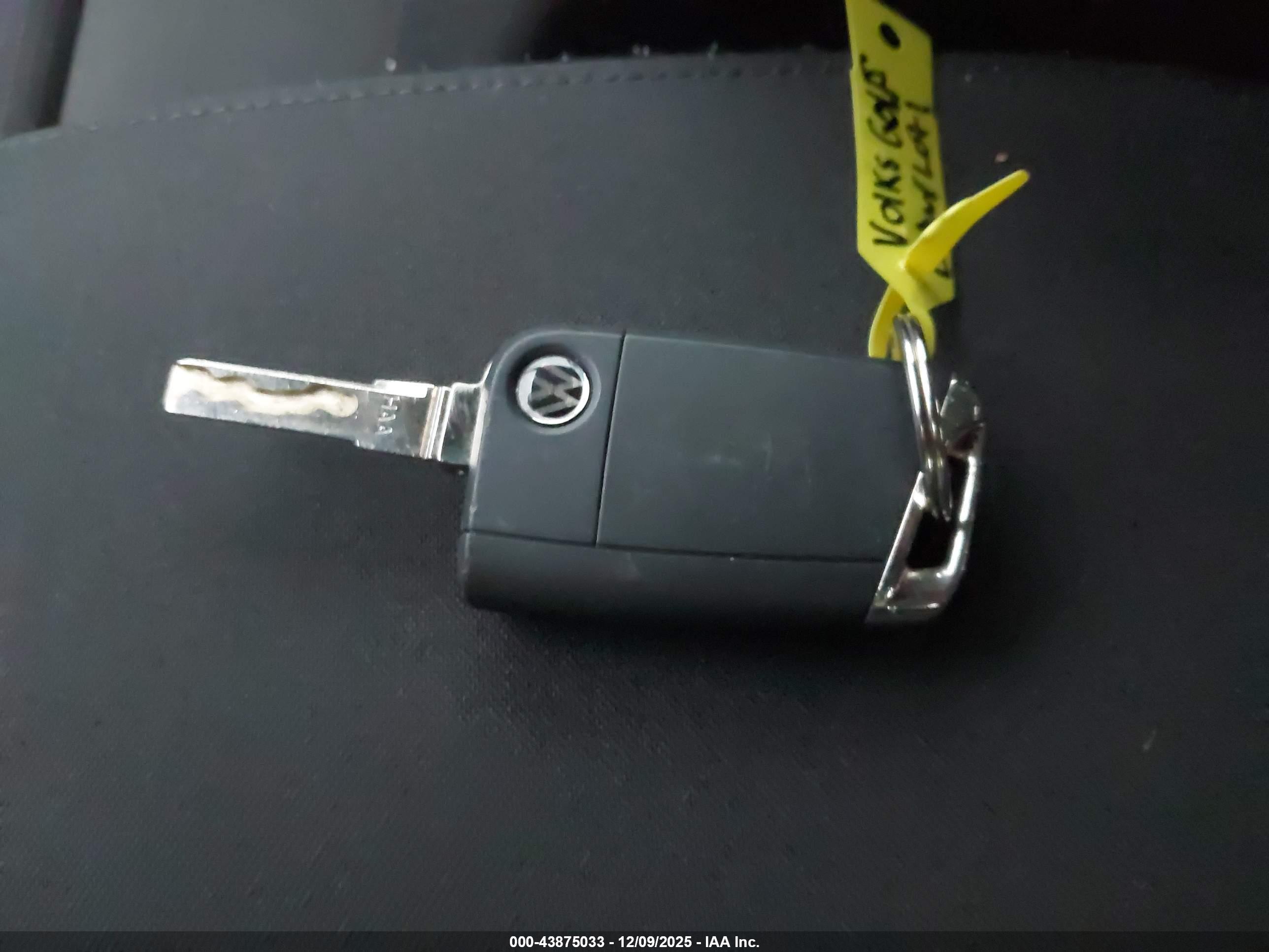 VOLKSWAGEN E-GOLF image 11