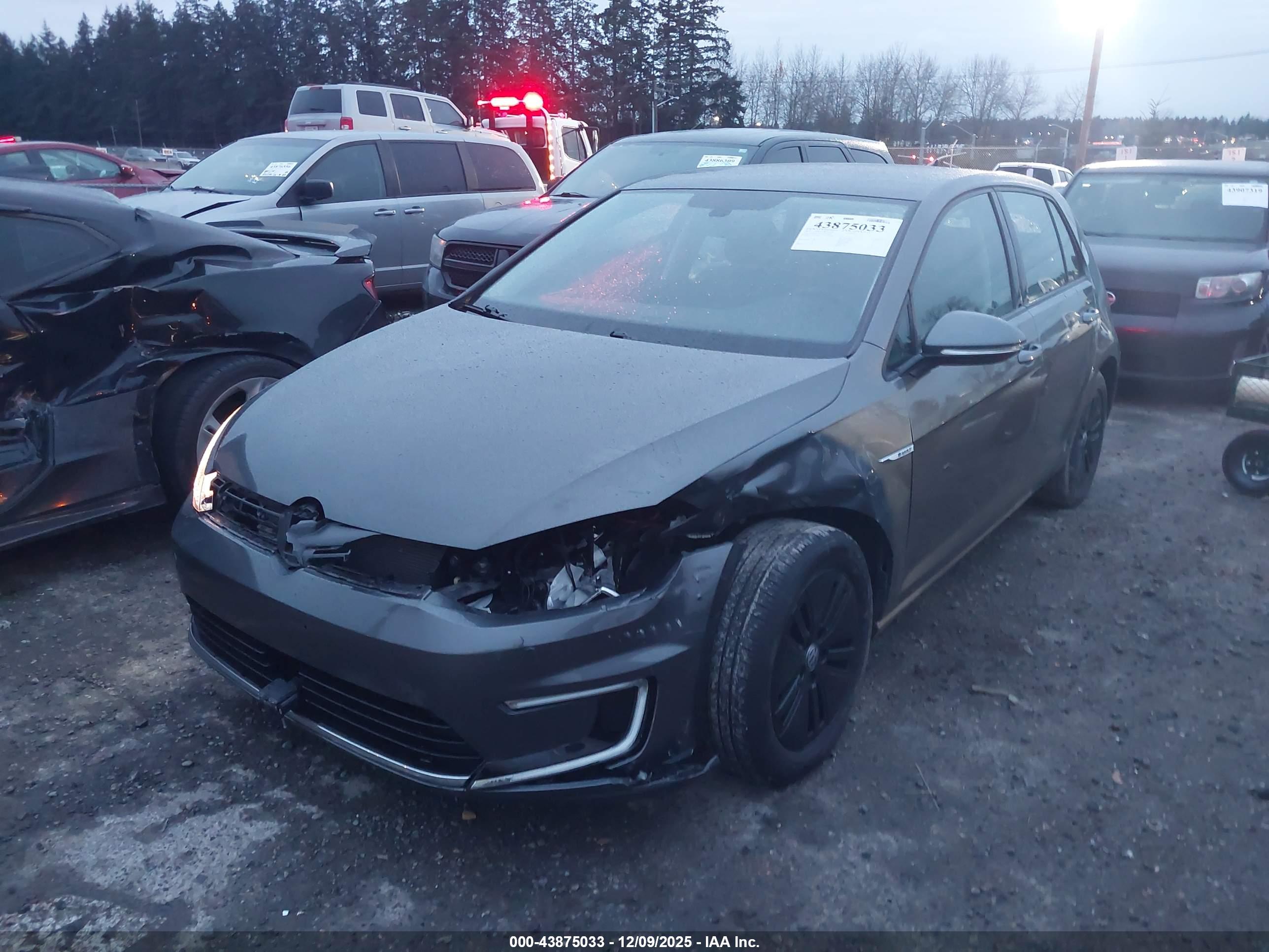 VOLKSWAGEN E-GOLF image 6
