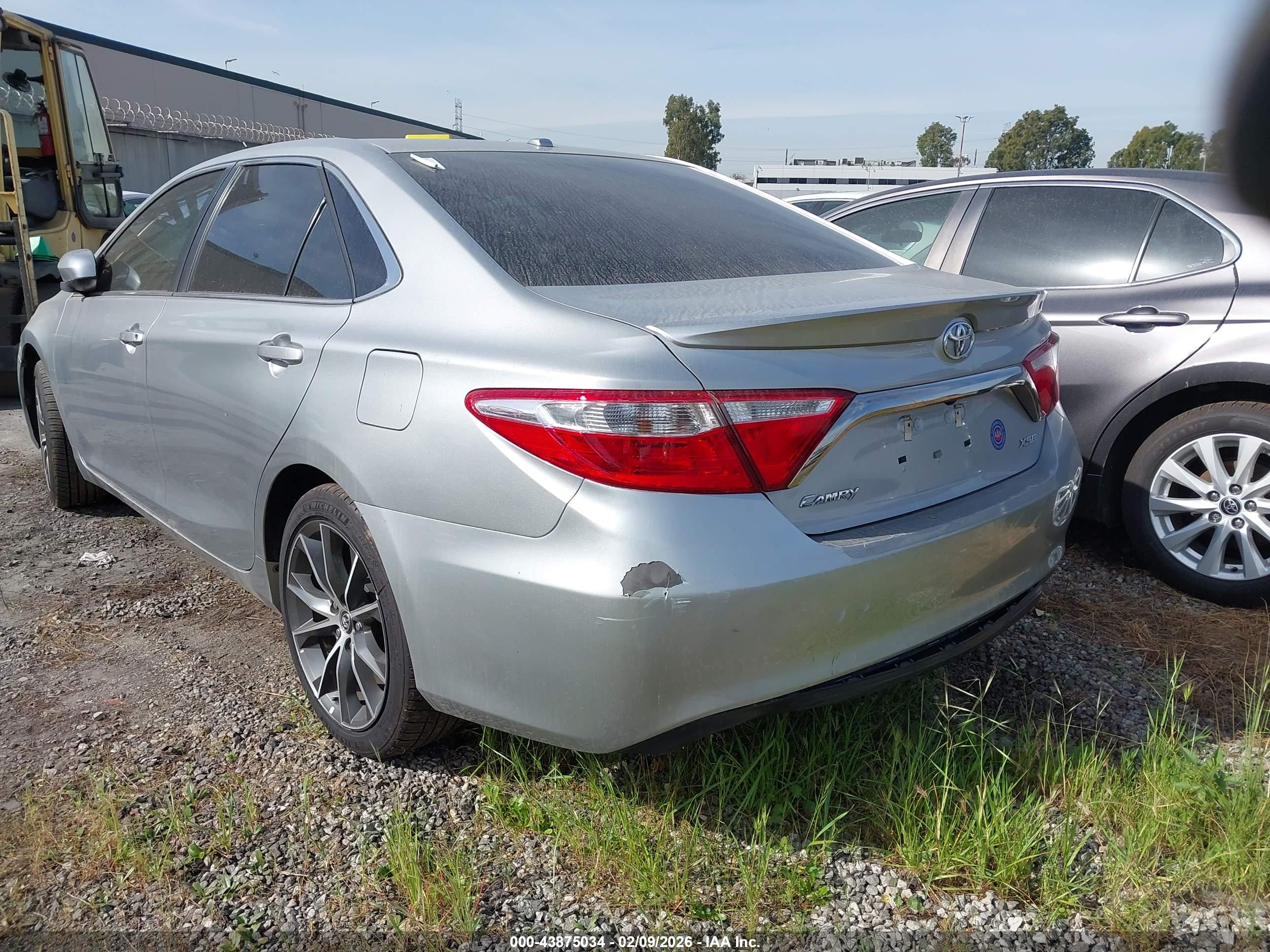 TOYOTA CAMRY image 3