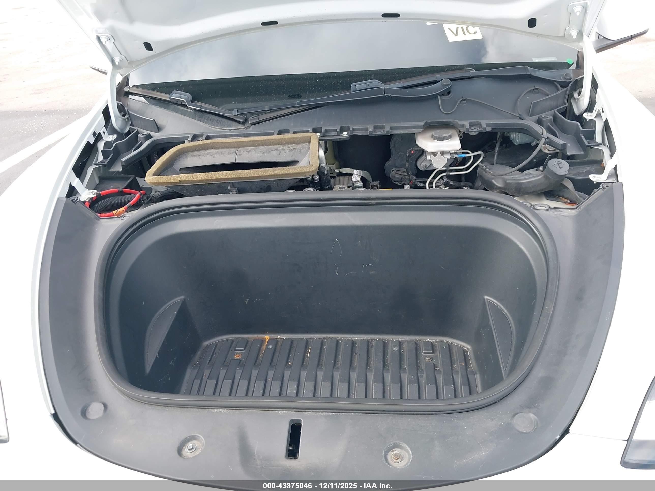 TESLA MODEL image 10