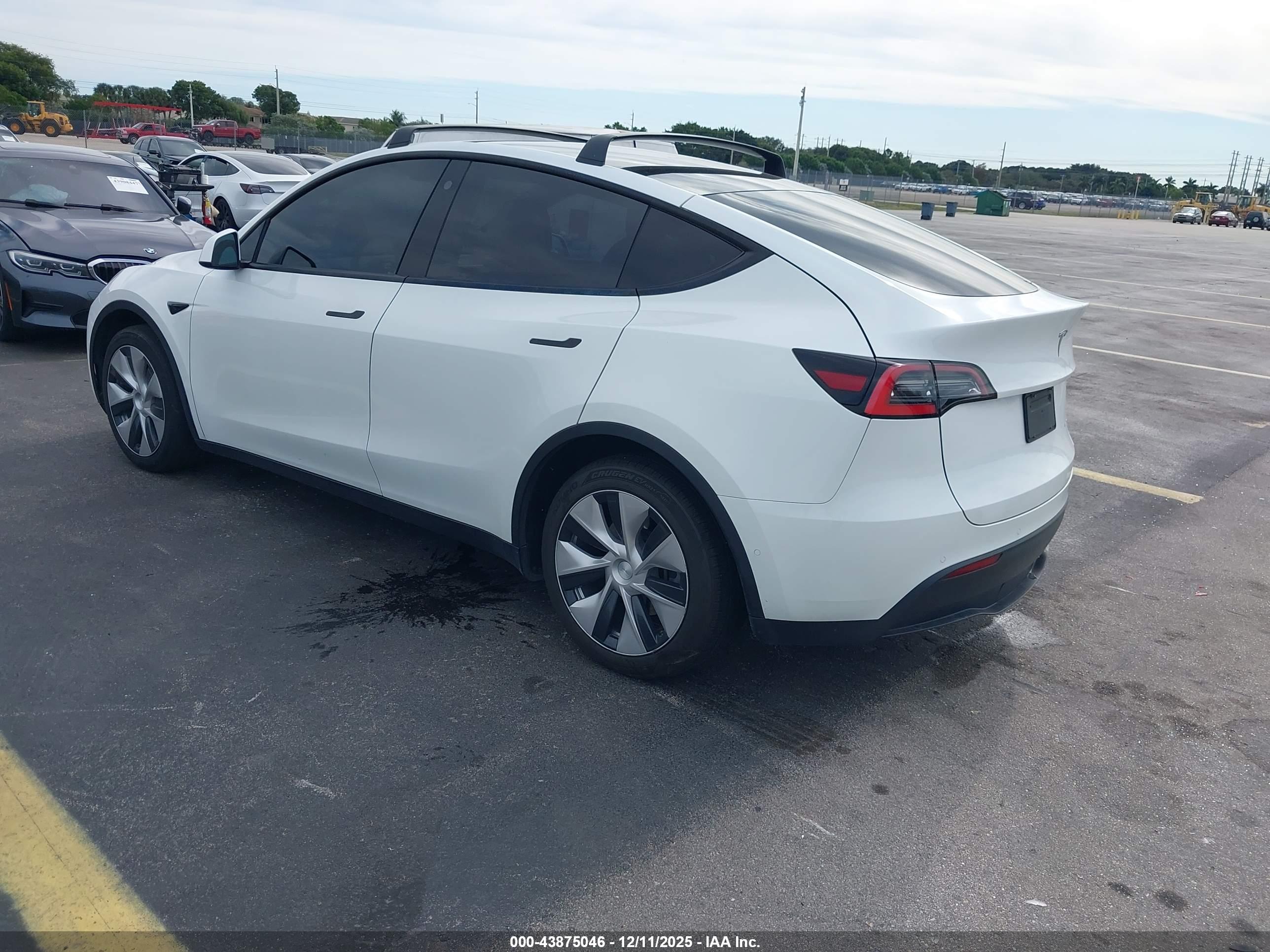 TESLA MODEL image 3
