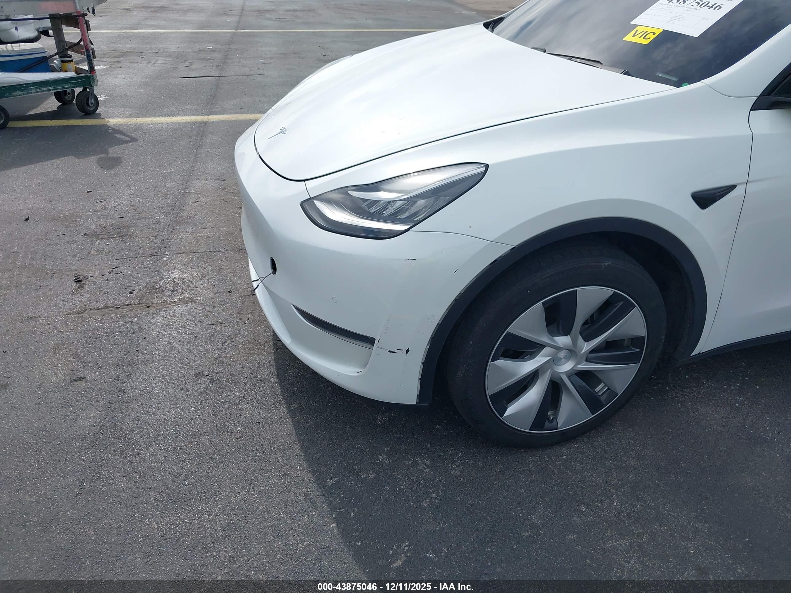 TESLA MODEL image 6