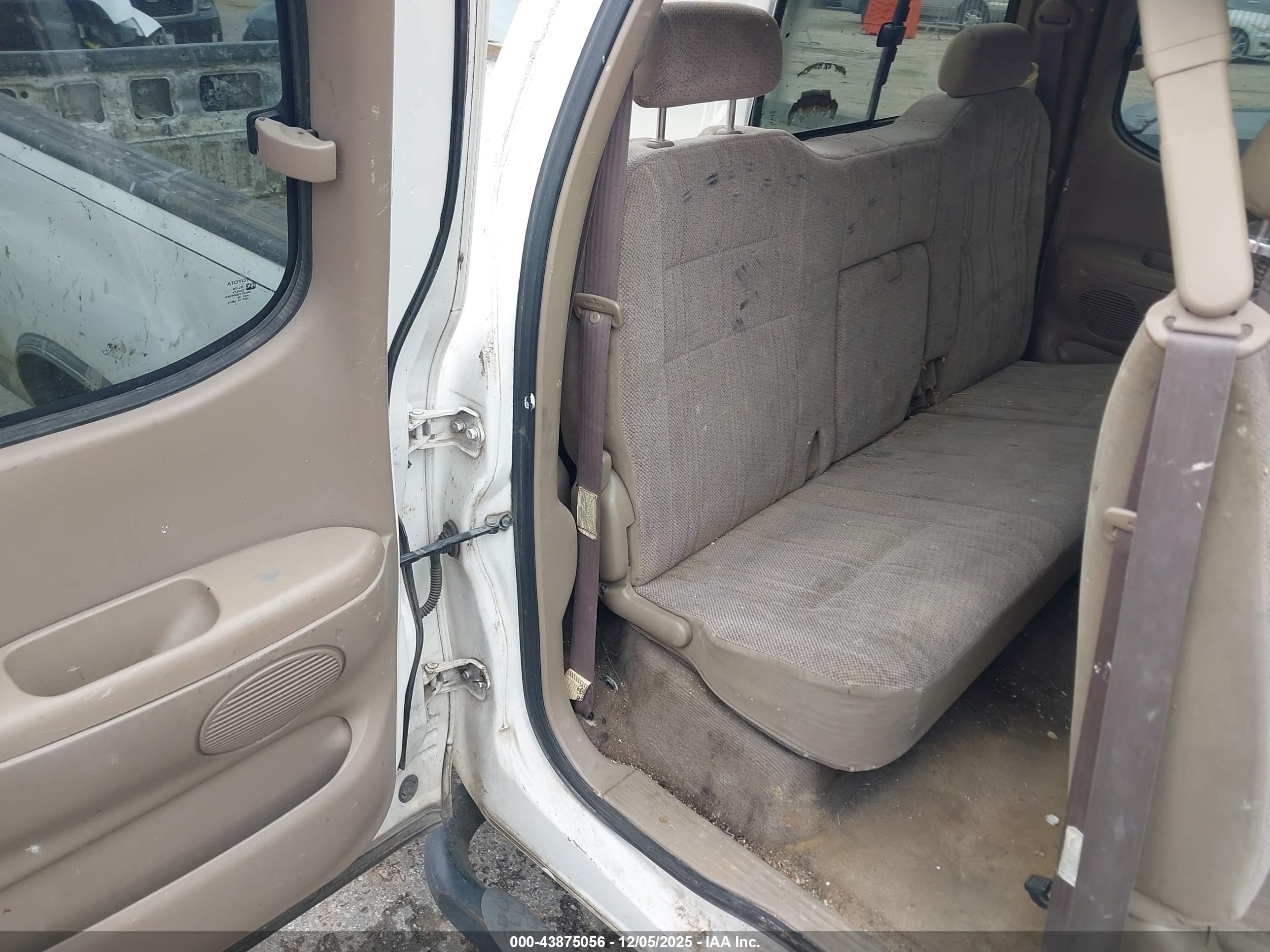 TOYOTA TUNDRA image 8
