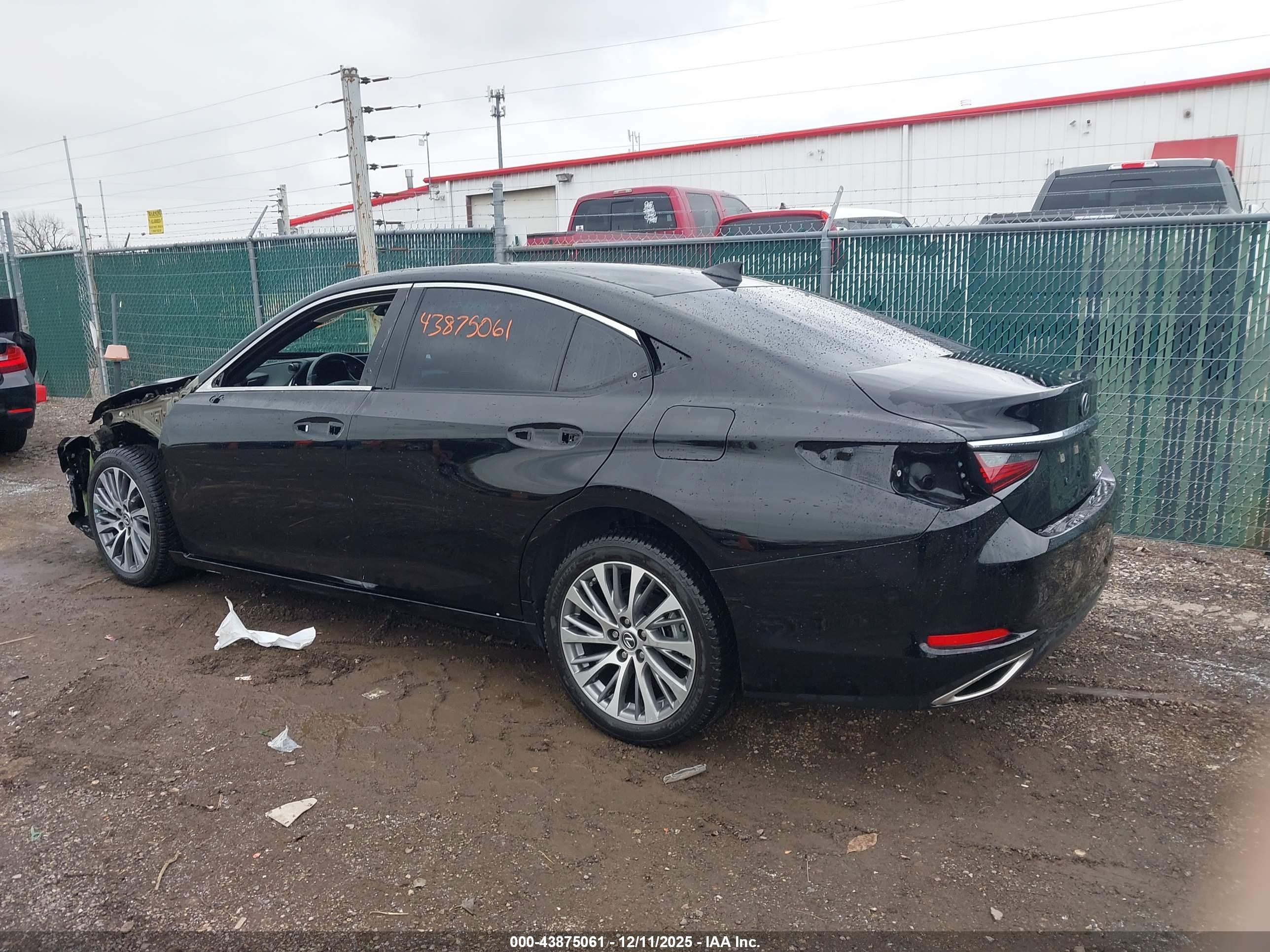 LEXUS ES image 3
