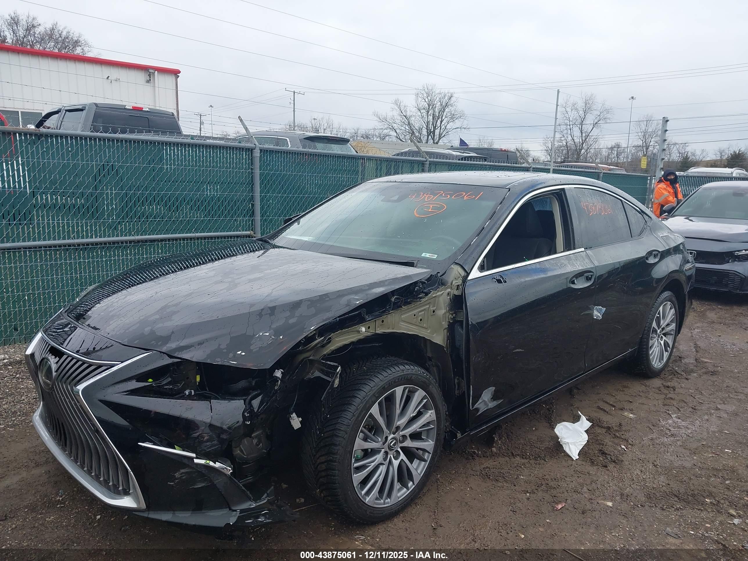 LEXUS ES image 6